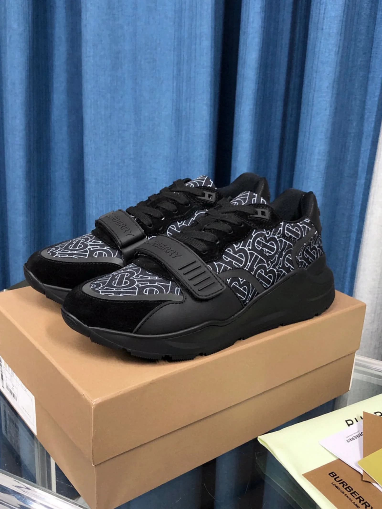 BURBERRY Sneakers Black Pattern