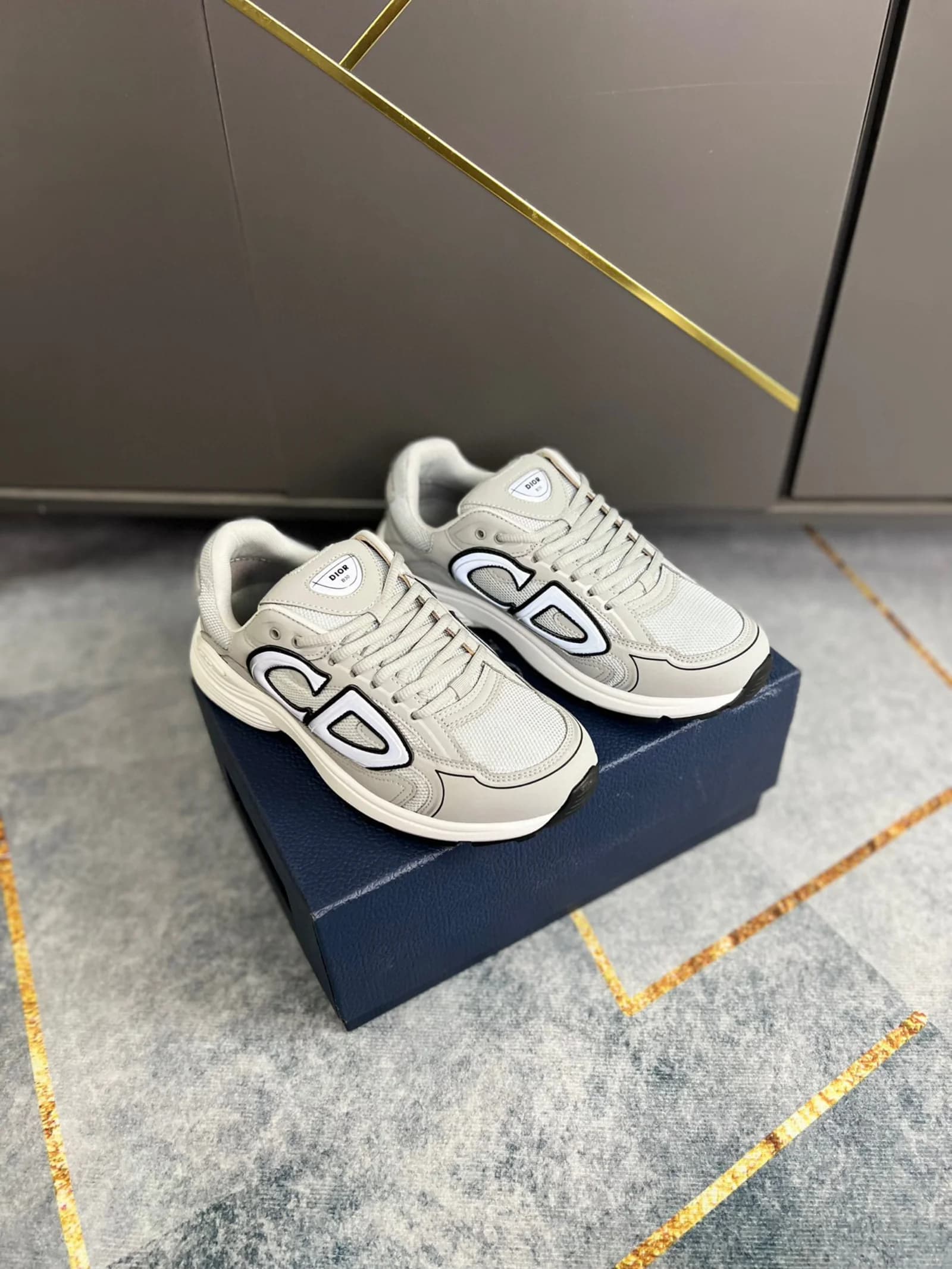 Christian Dior B30