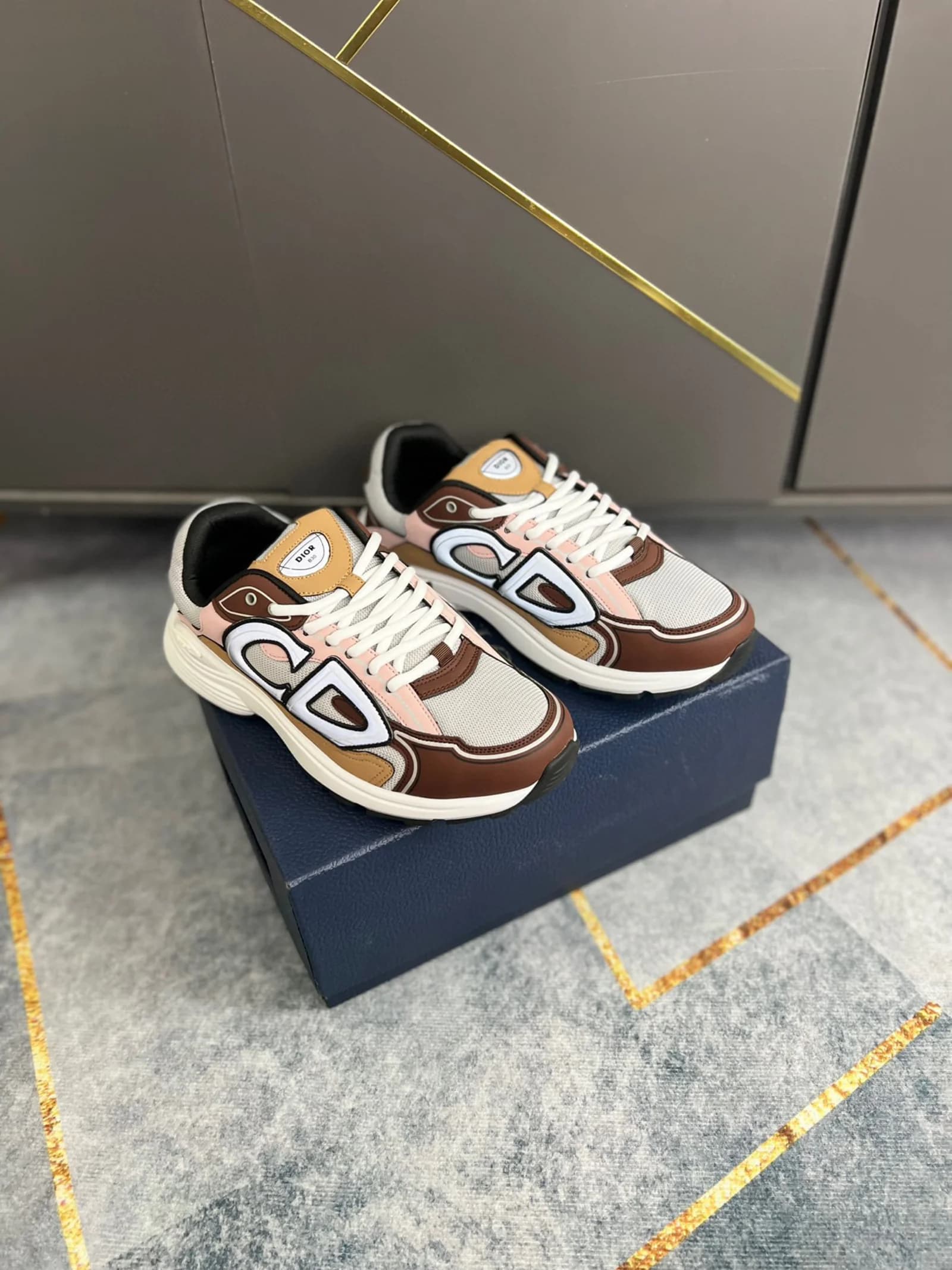 Christian Dior B30