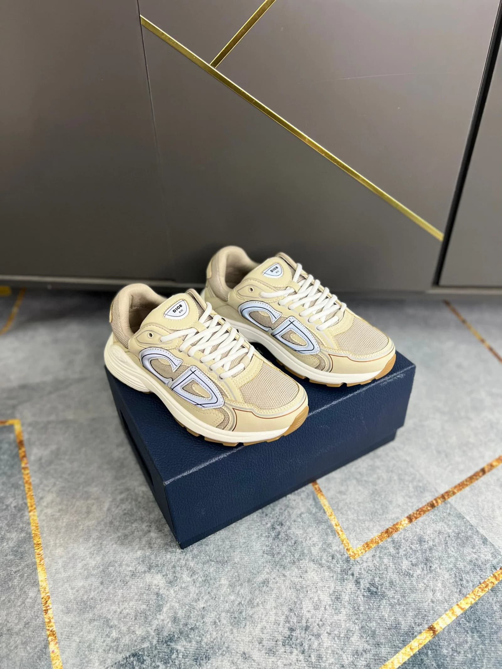 Christian Dior B30