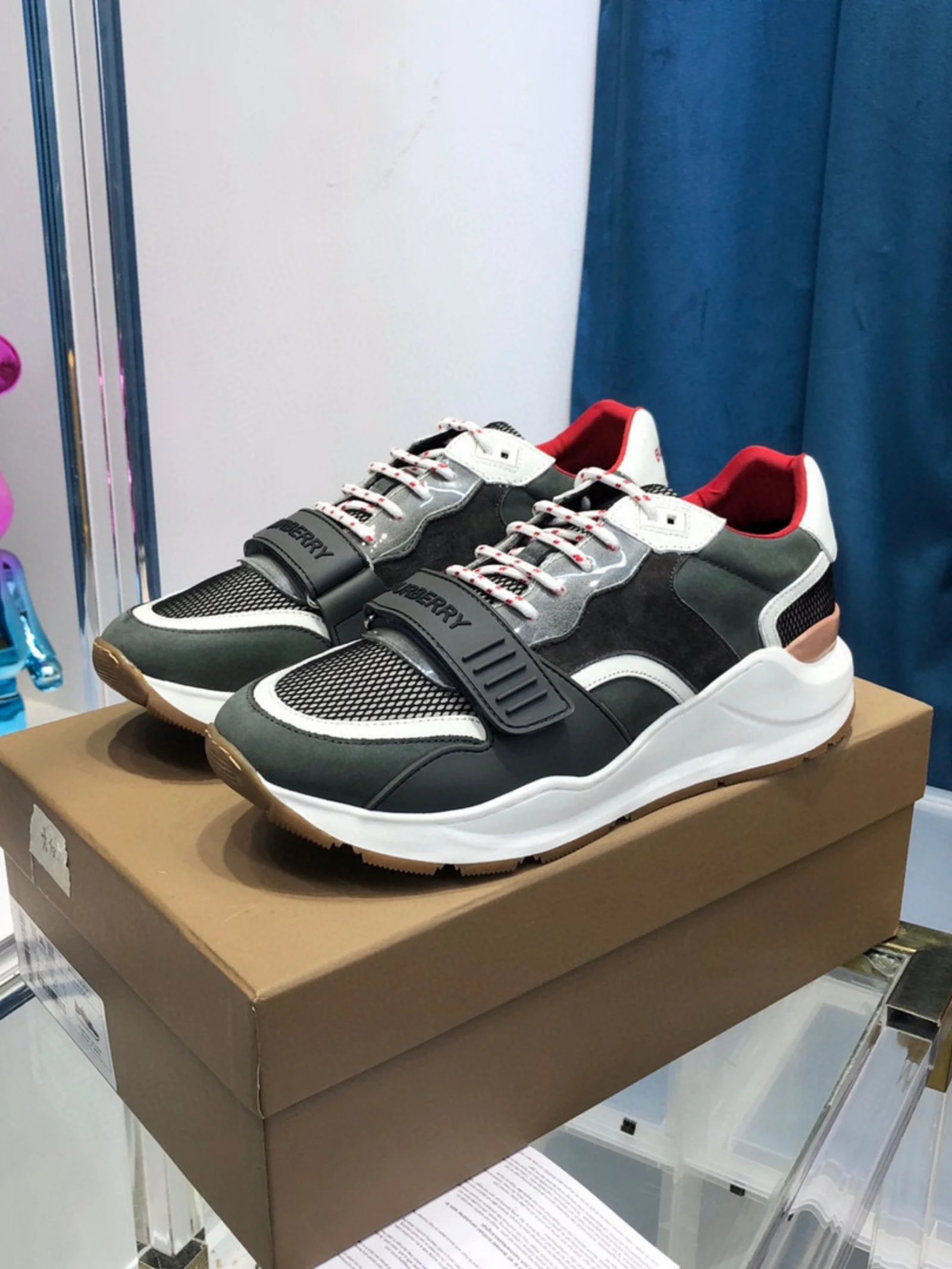 BURBERRY Sneakers Green / Black