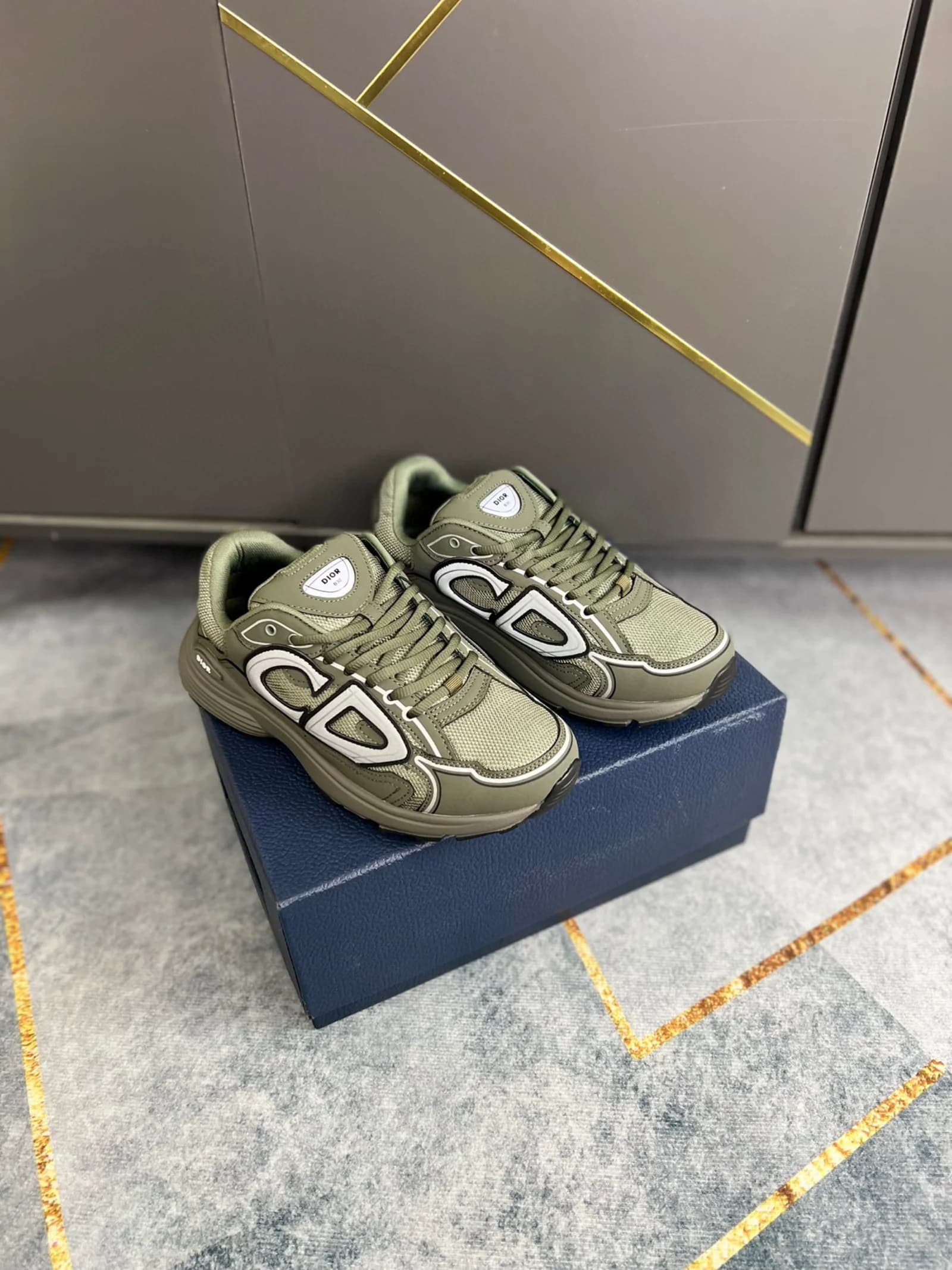 Christian Dior B30