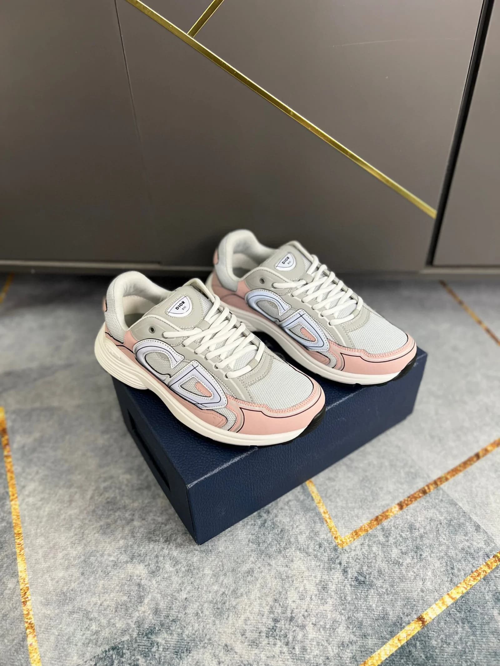Christian Dior B30