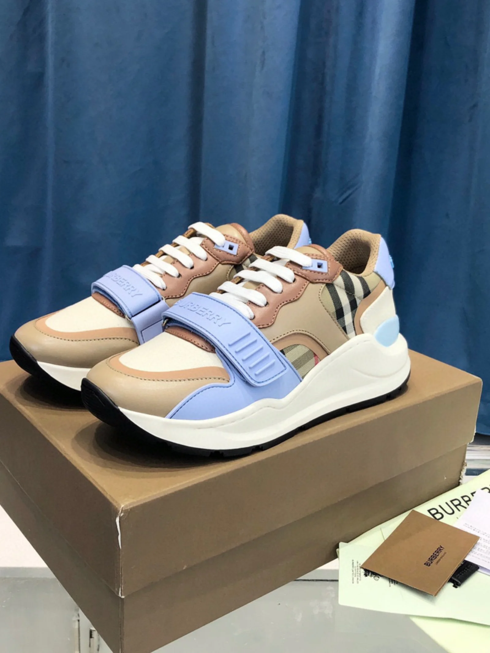 BURBERRY Sneakers Blue Pattern