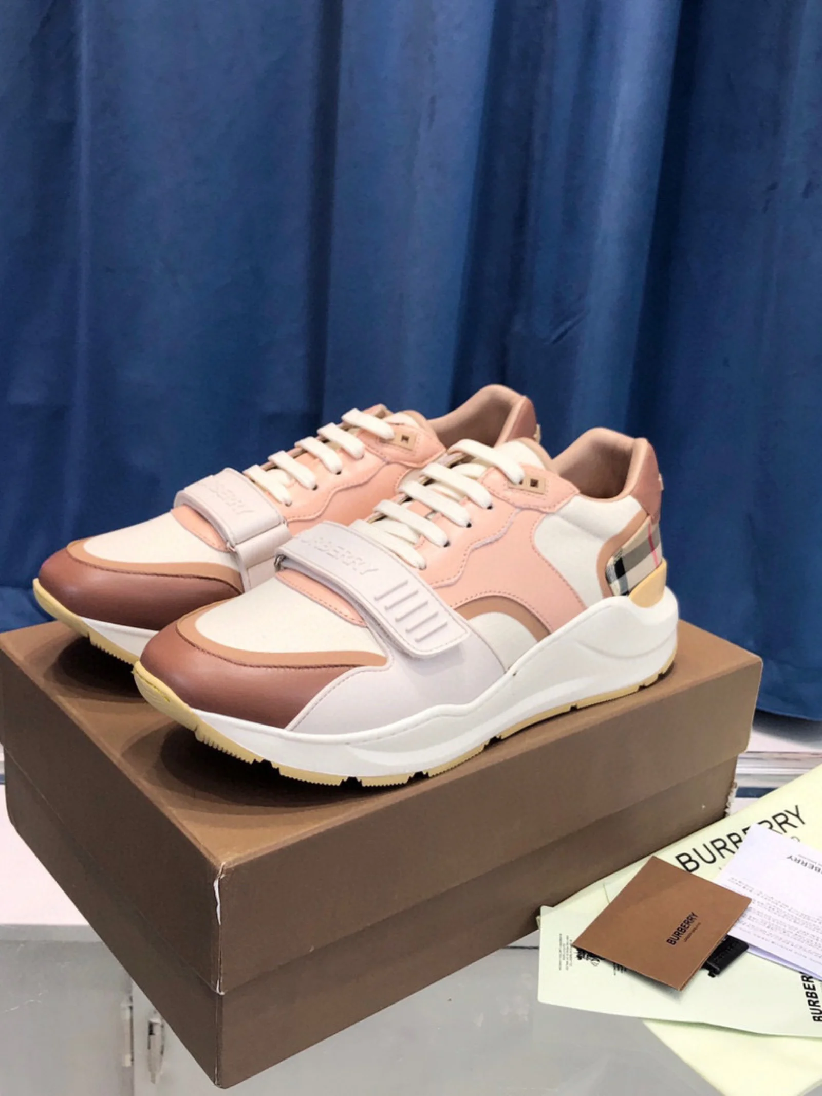 BURBERRY Sneakers Pink White