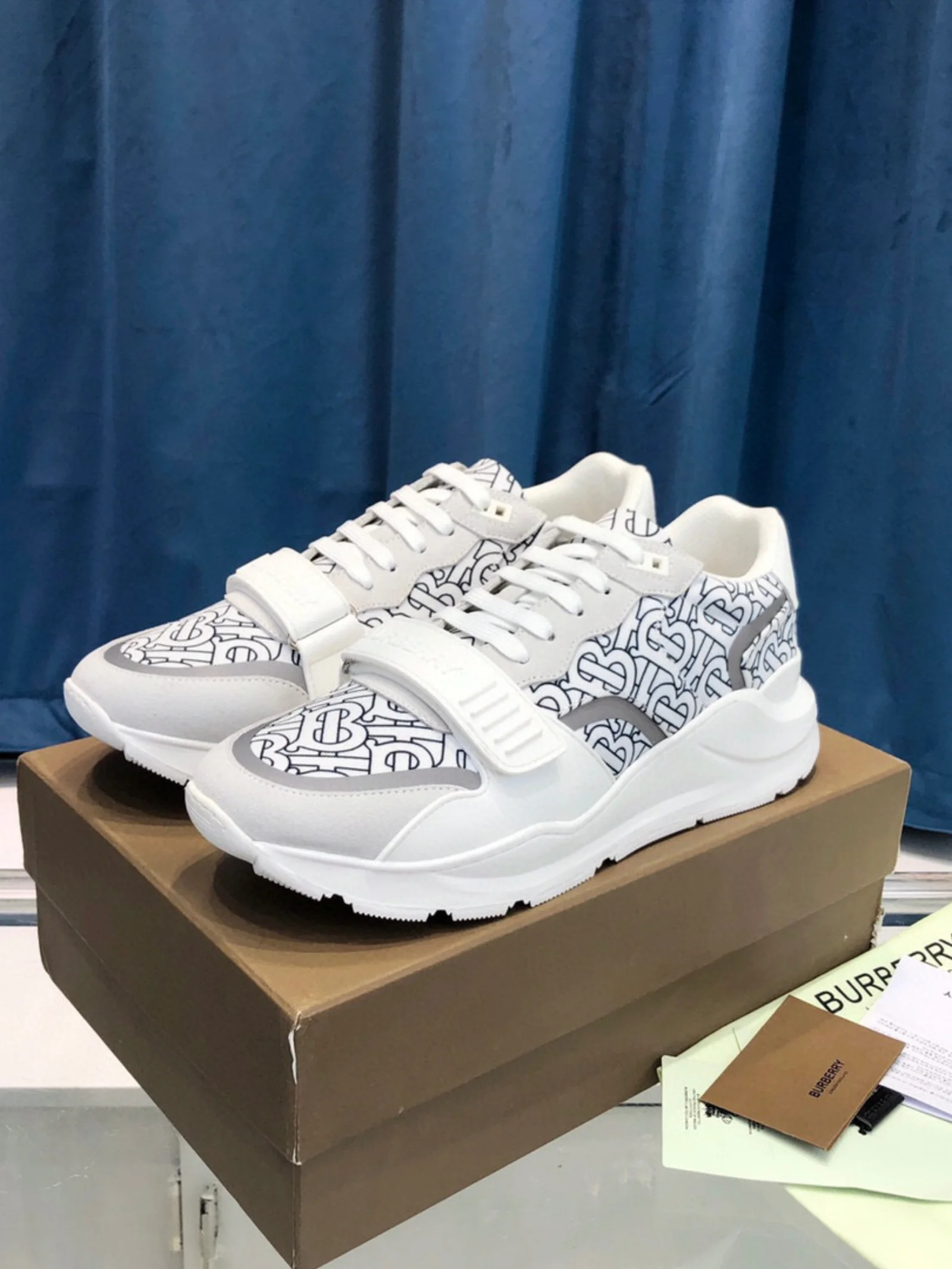 BURBERRY Sneakers White Pattern