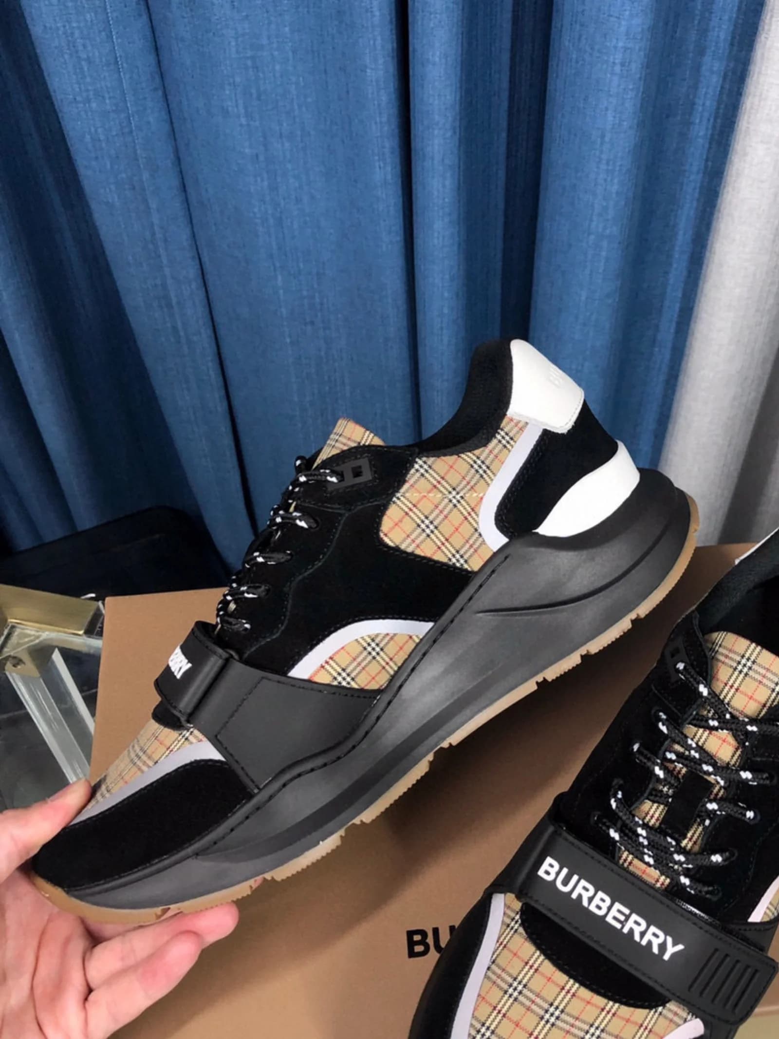BURBERRY Sneakers Pink / Black foto 2