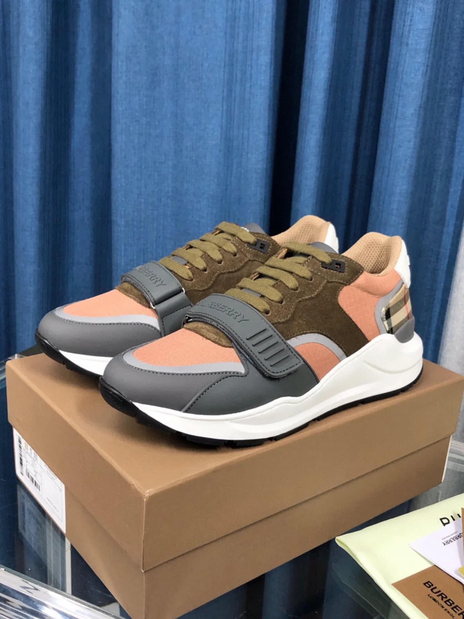 BURBERRY Sneakers Orange / Brown