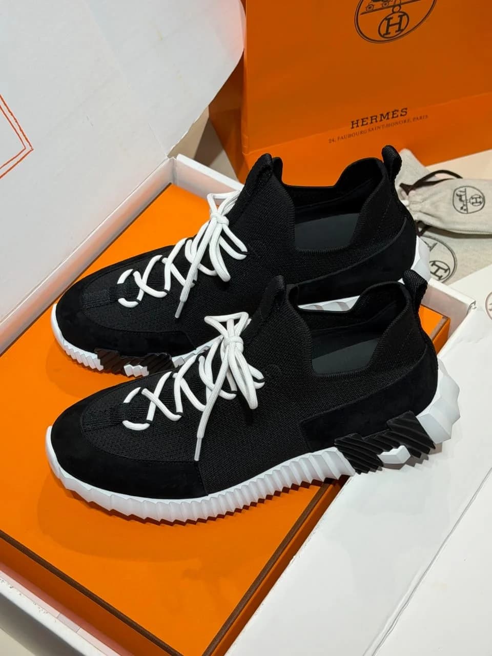 Hermes Boucing