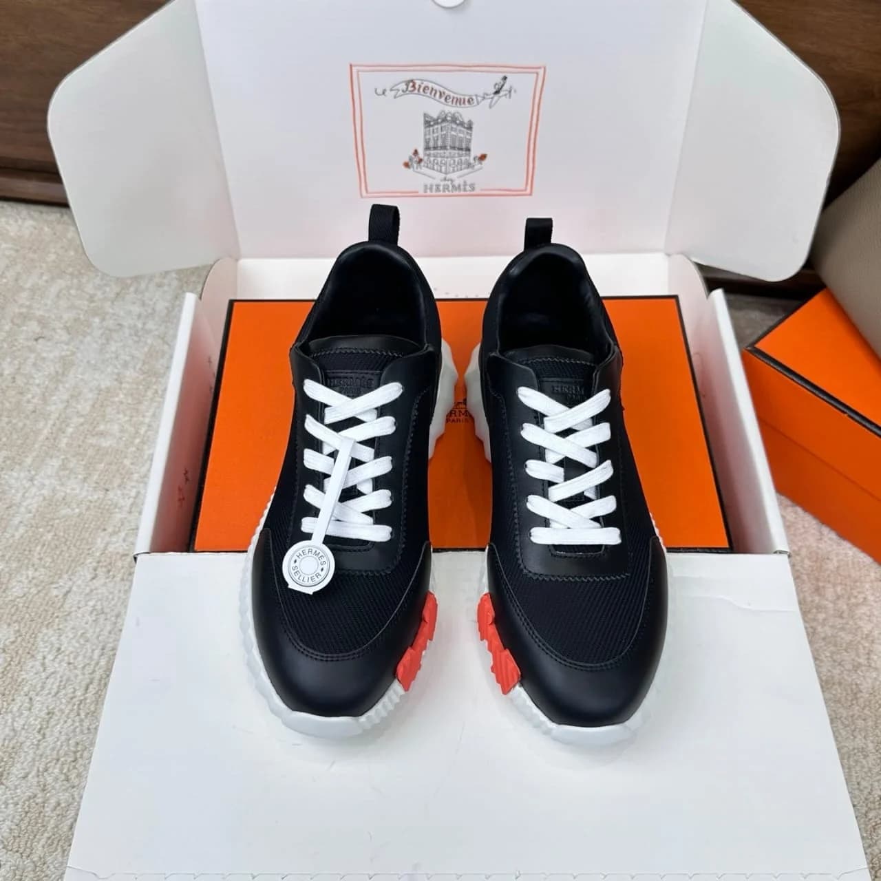 Hermes Boucing