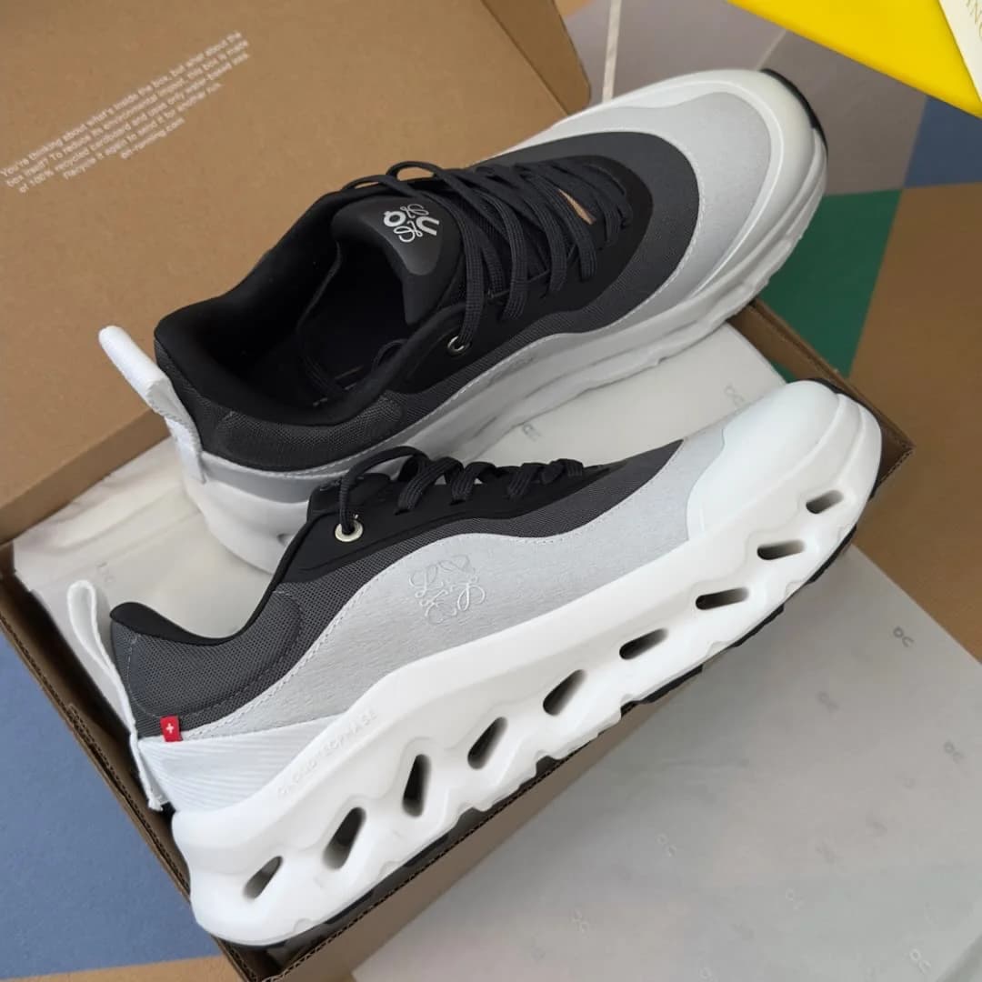 On Cloud x Loewe Sneakers foto 4