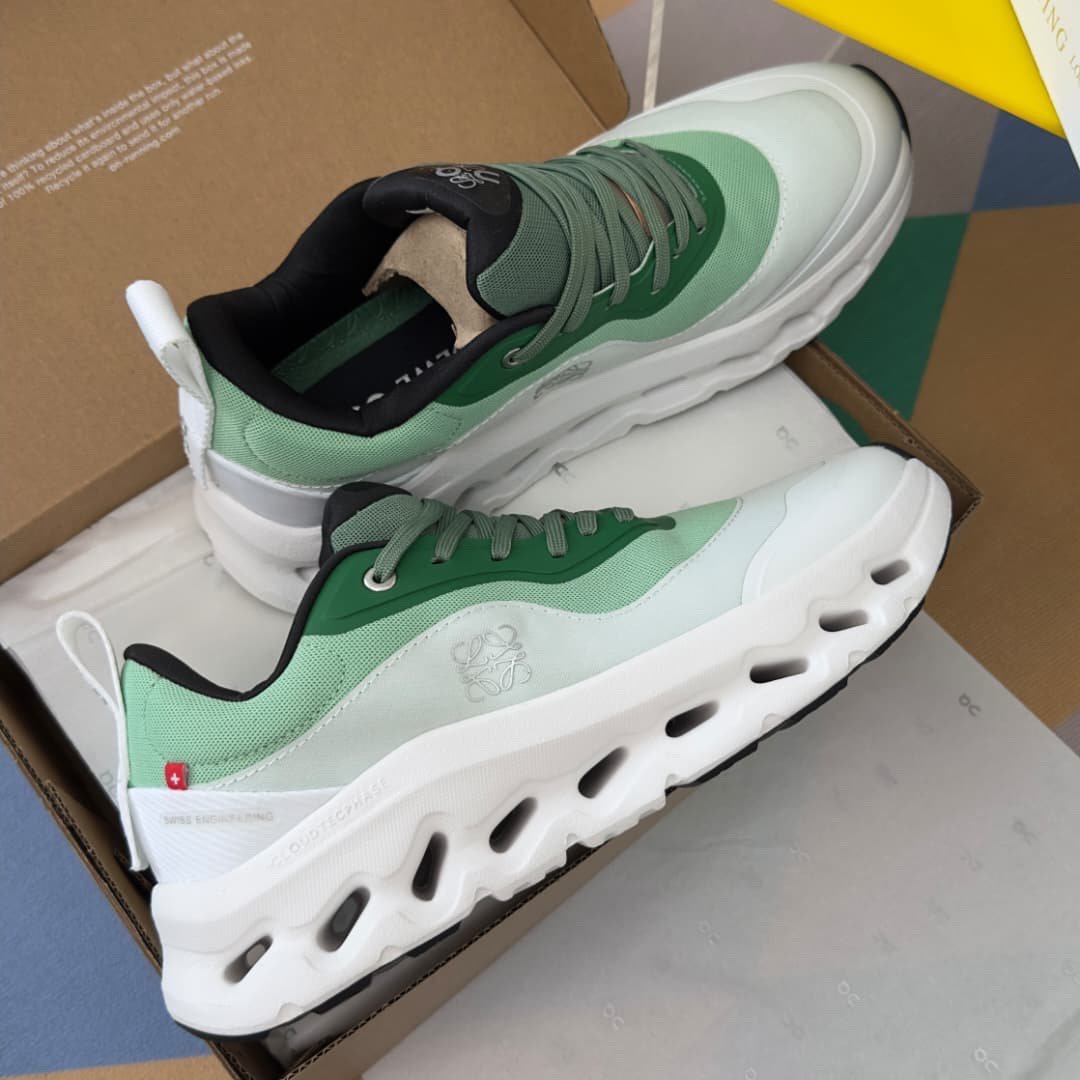 On Cloud x Loewe Sneakers foto 4