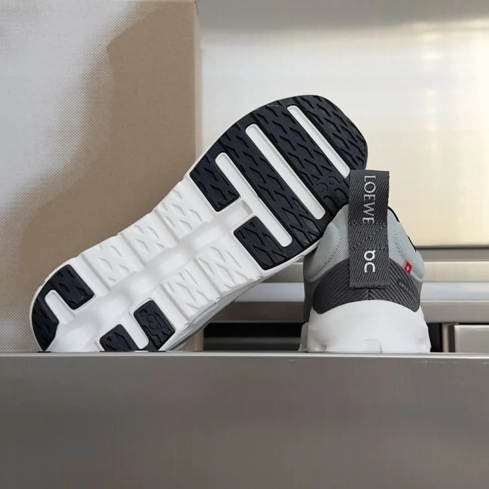 On Cloud x Loewe Sneakers foto 9