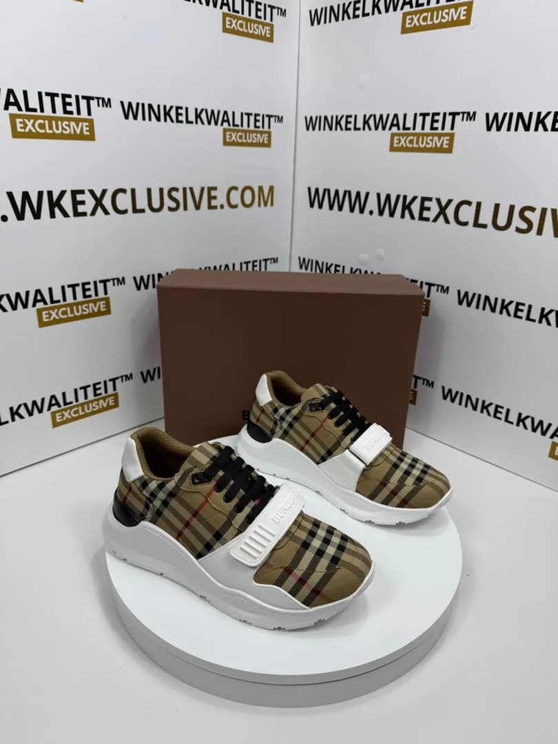 BURBERRY Sneakers White Pattern