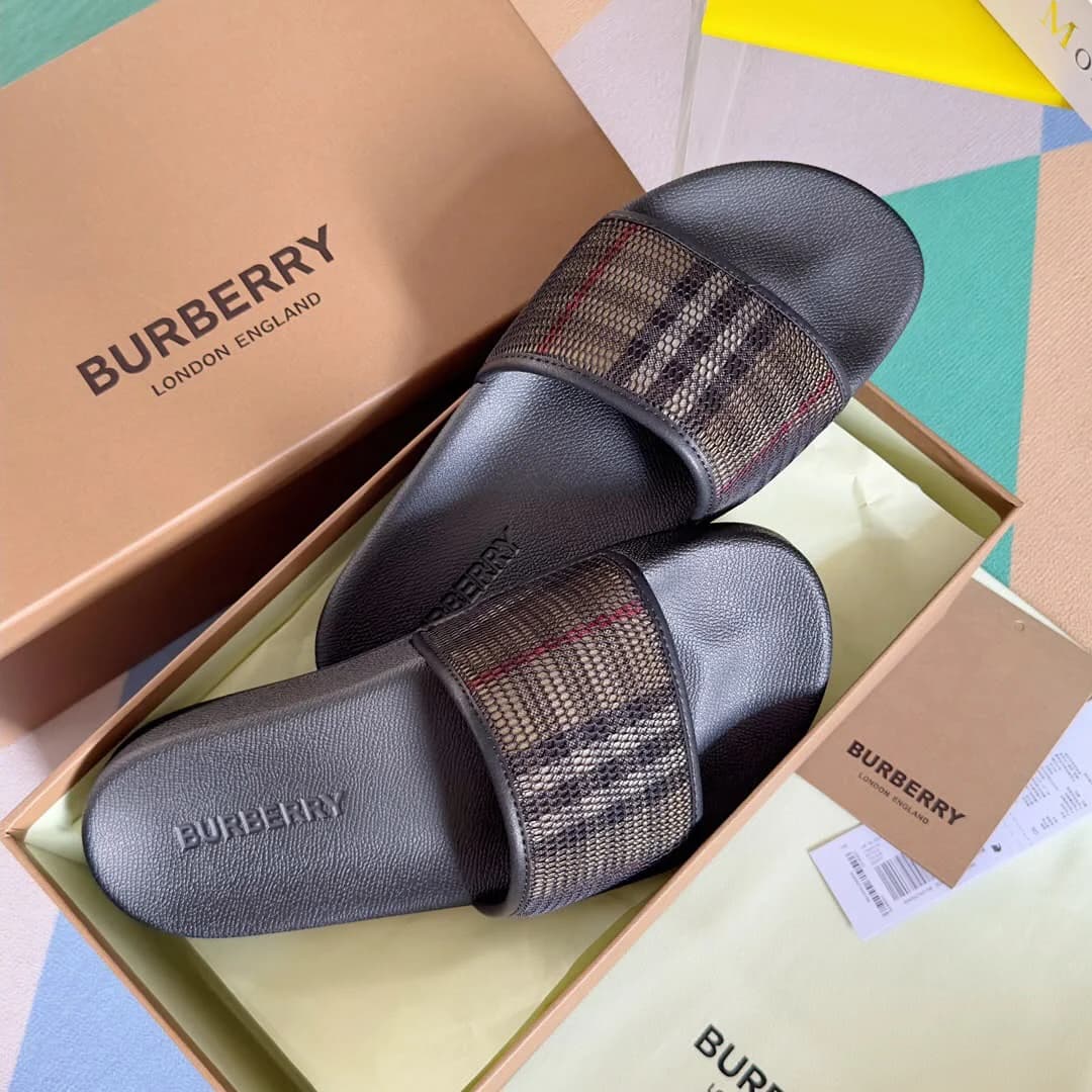 Burberry Slippers foto 3