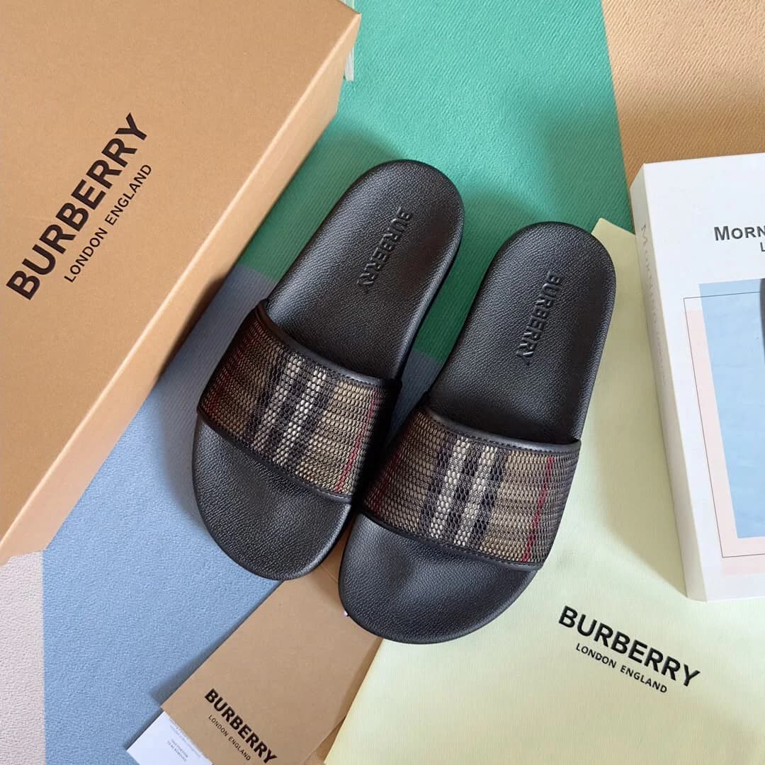 Burberry Slippers foto 4