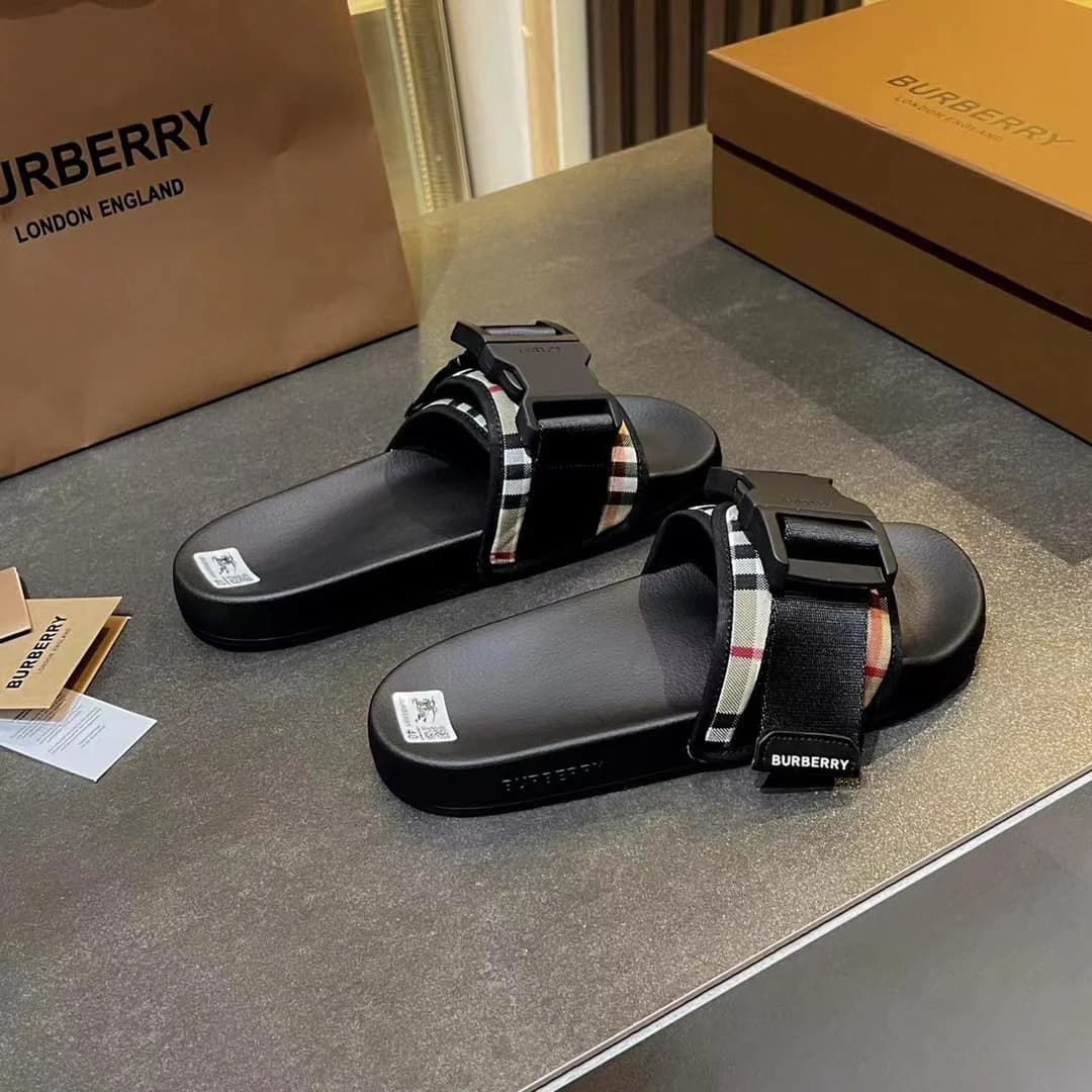Burberry Slippers foto 5