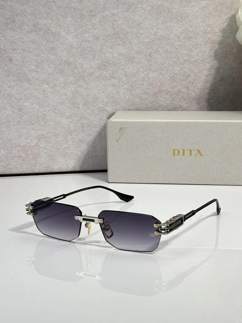 Dita Zonnebril