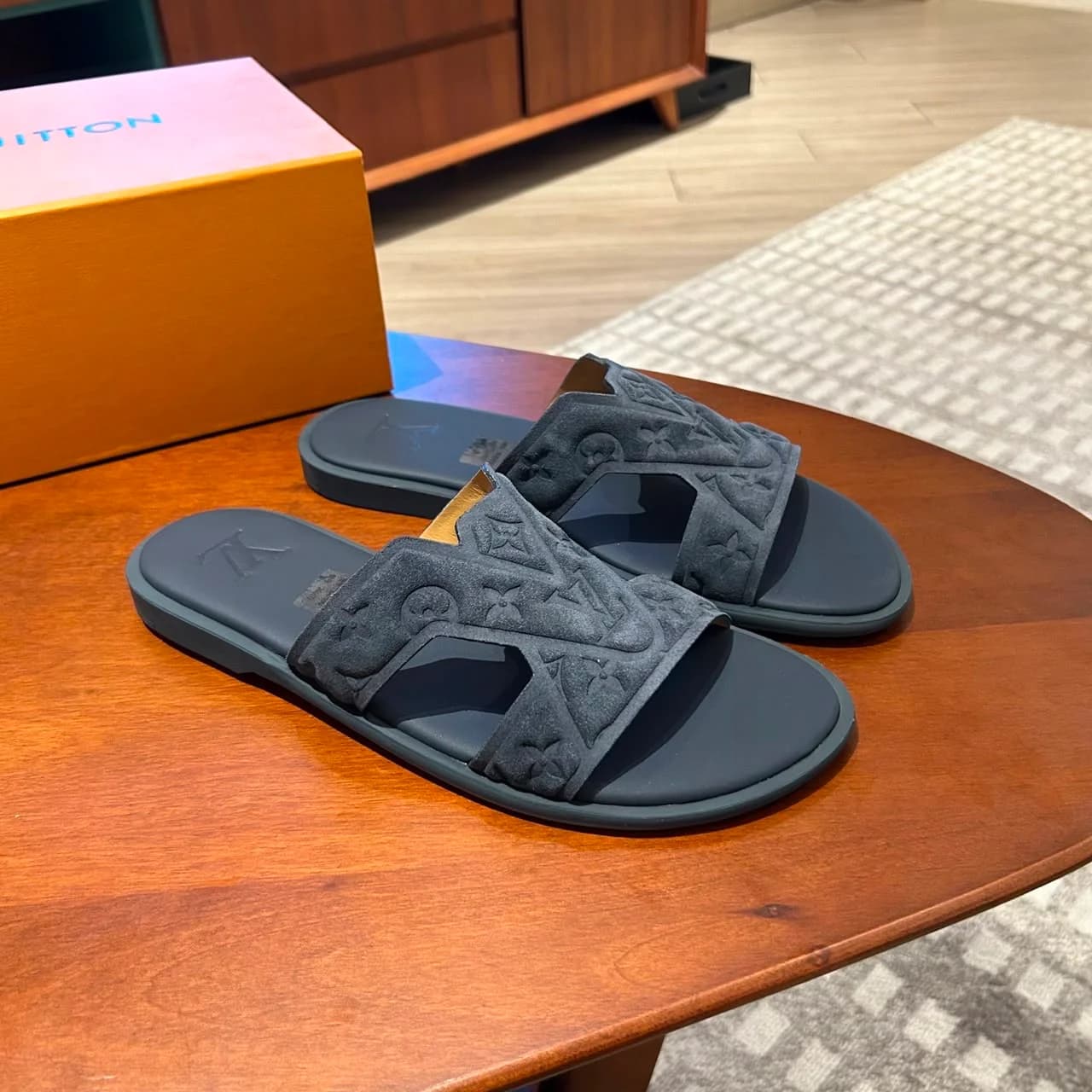 Louis Vuitton Slippers