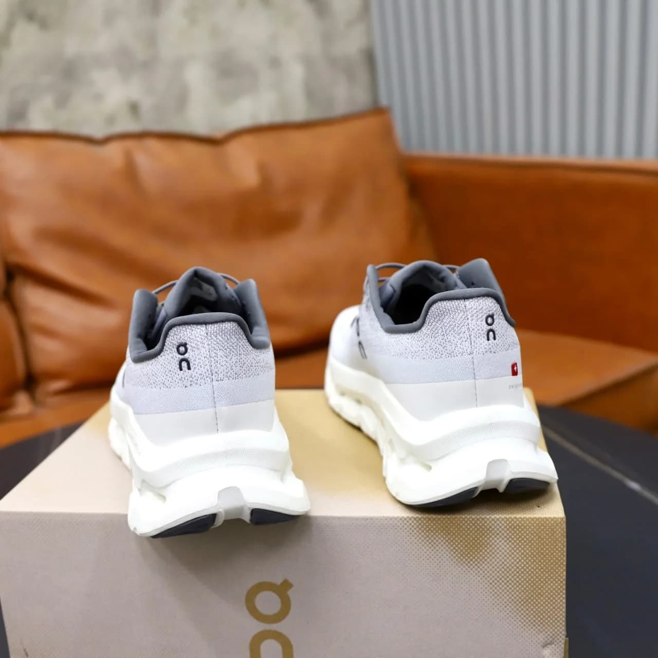 On Cloud Sneakers foto 5