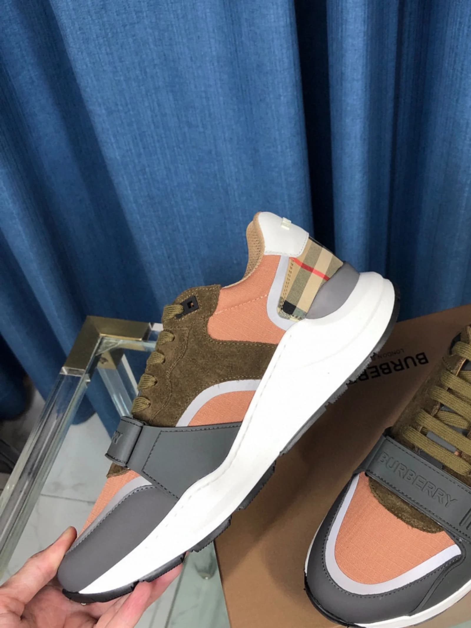 BURBERRY Sneakers Orange / Brown foto 2