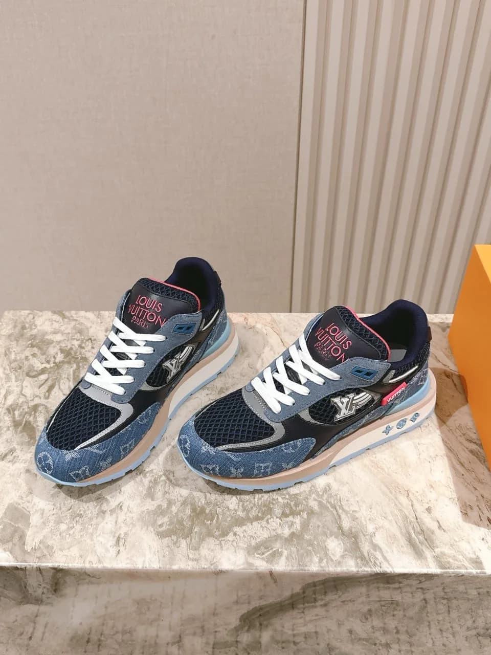 Louis Vuitton Run Away foto 7