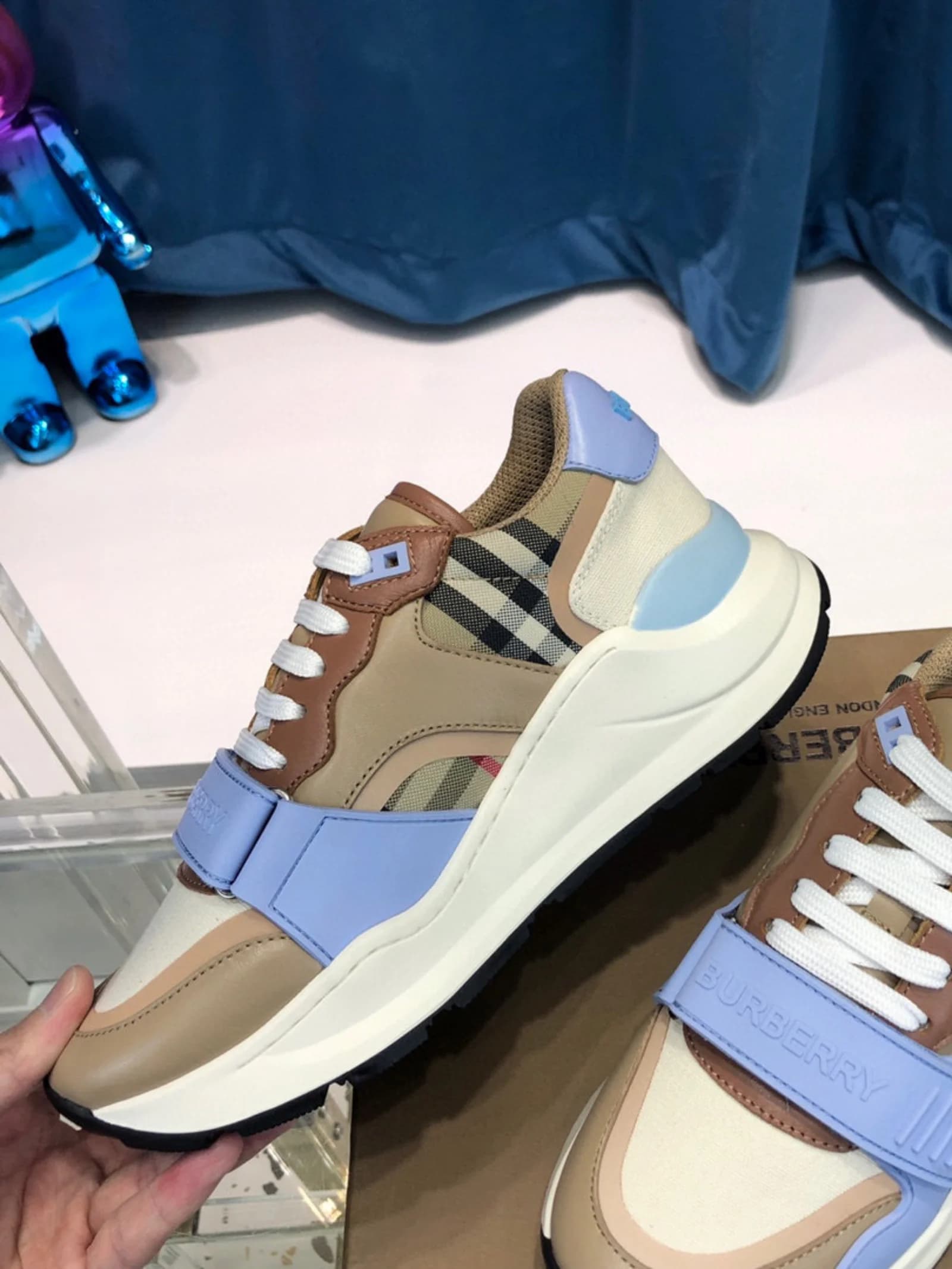 BURBERRY Sneakers Blue Pattern foto 2