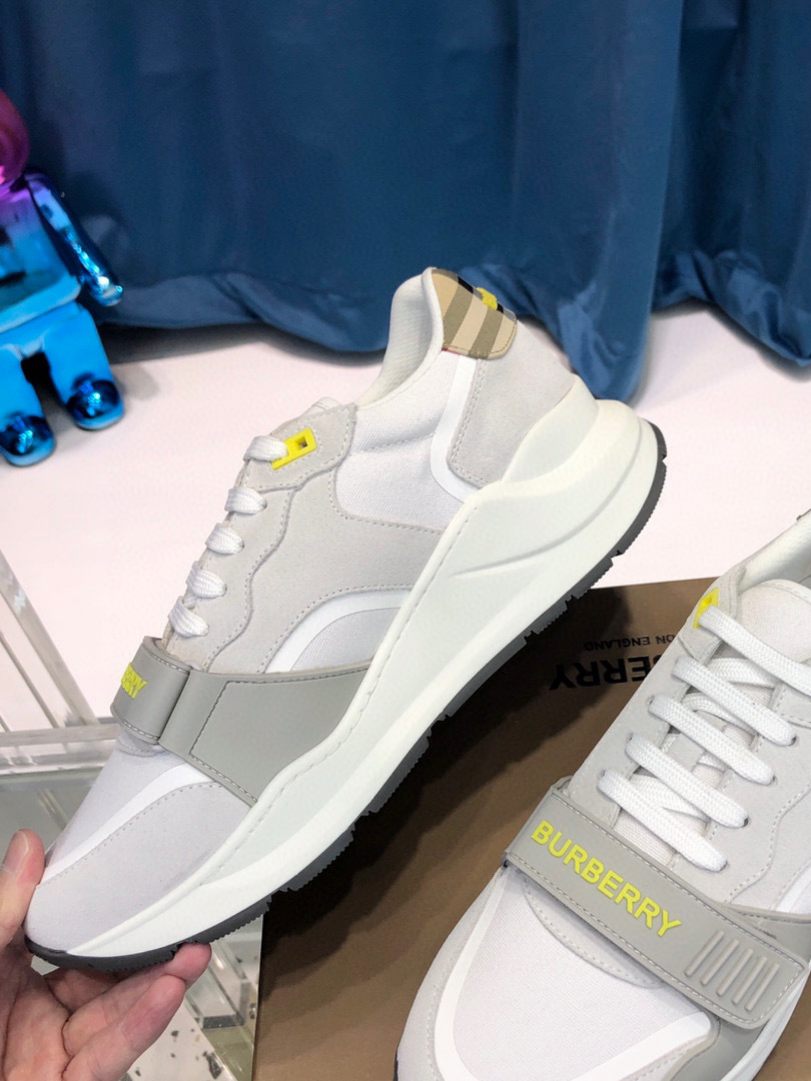 BURBERRY Sneakers White Yellow foto 2