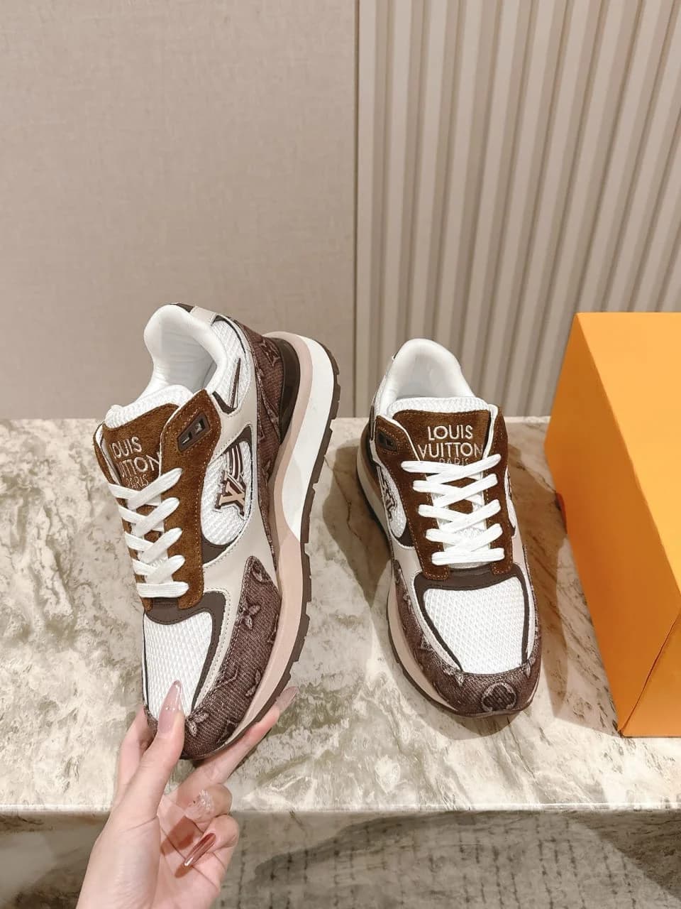 Louis Vuitton Run Away foto 8