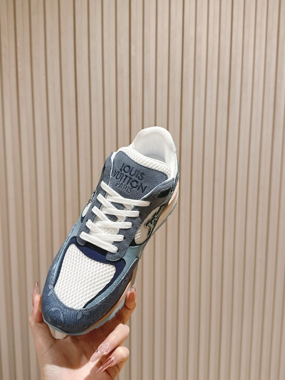 Louis Vuitton Run Away foto 6