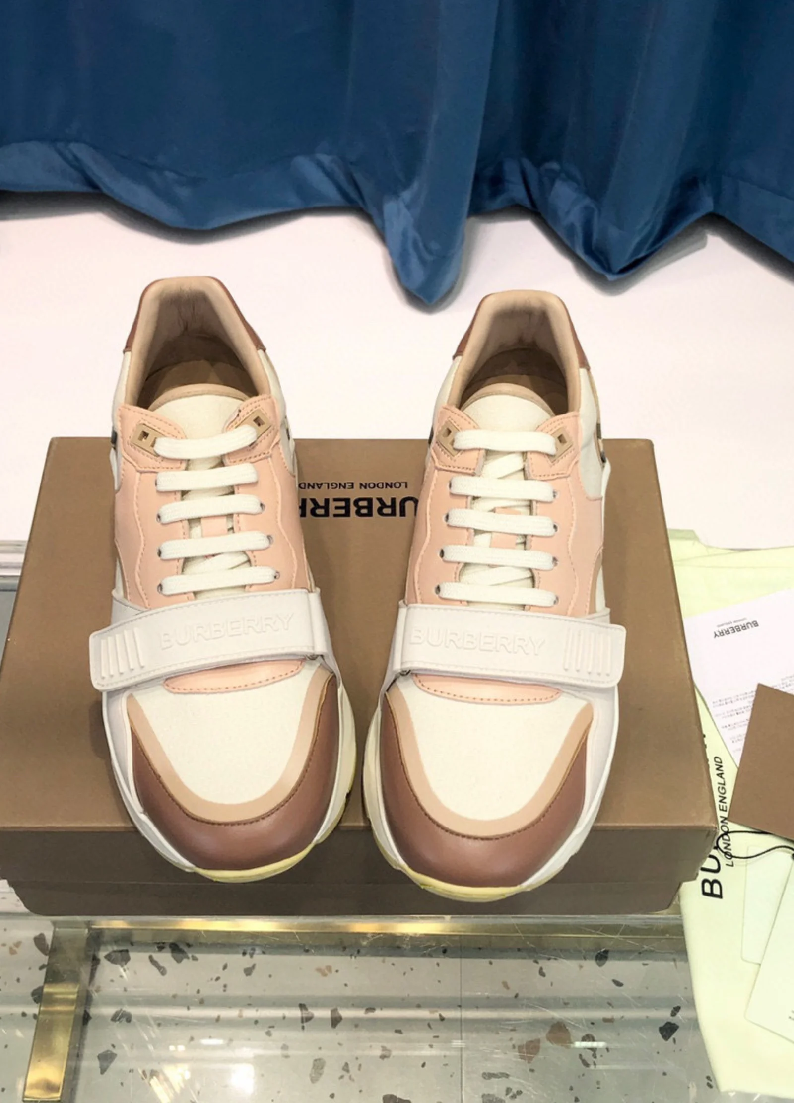 BURBERRY Sneakers Pink White foto 3