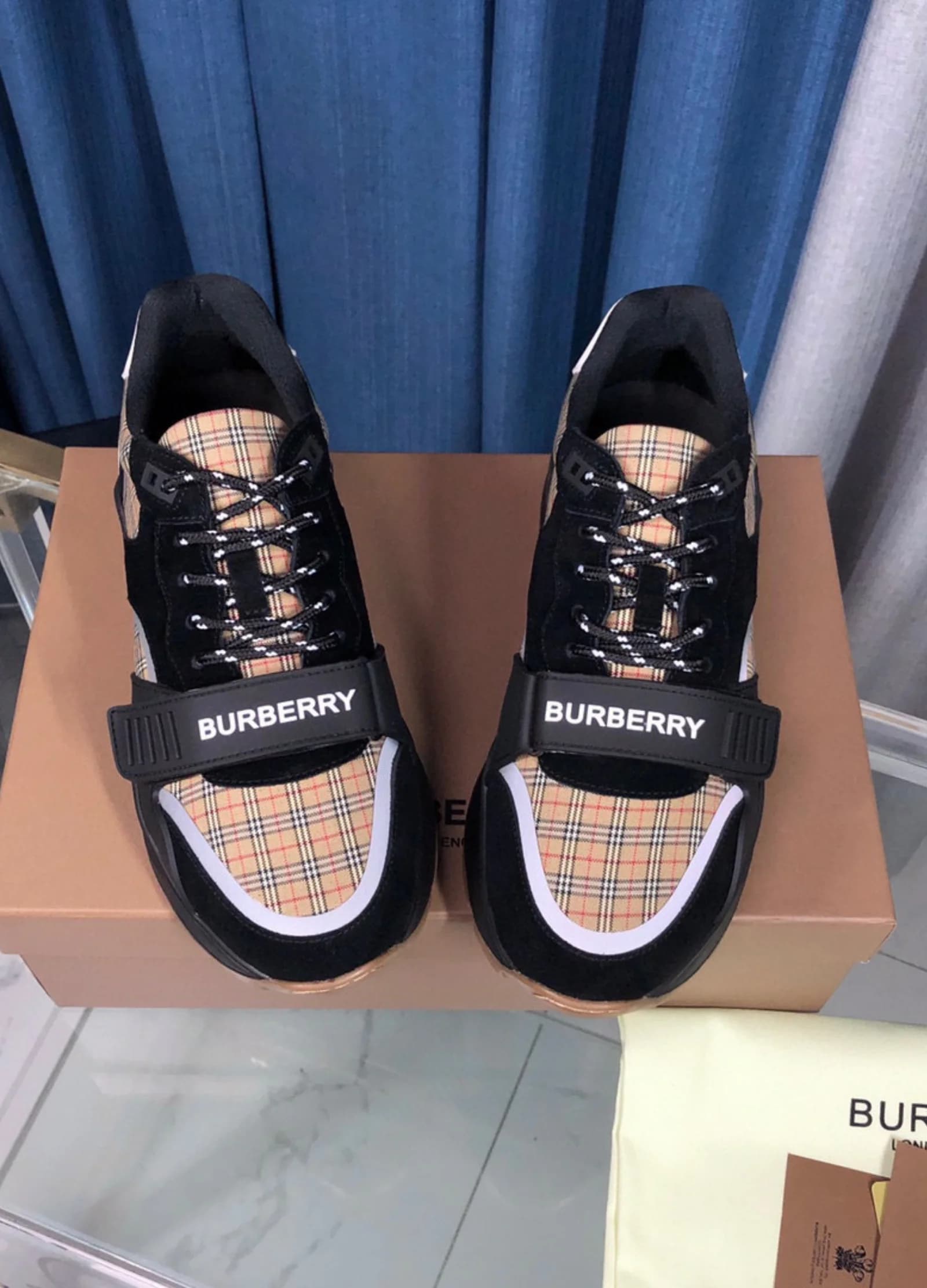 BURBERRY Sneakers Pink / Black foto 3