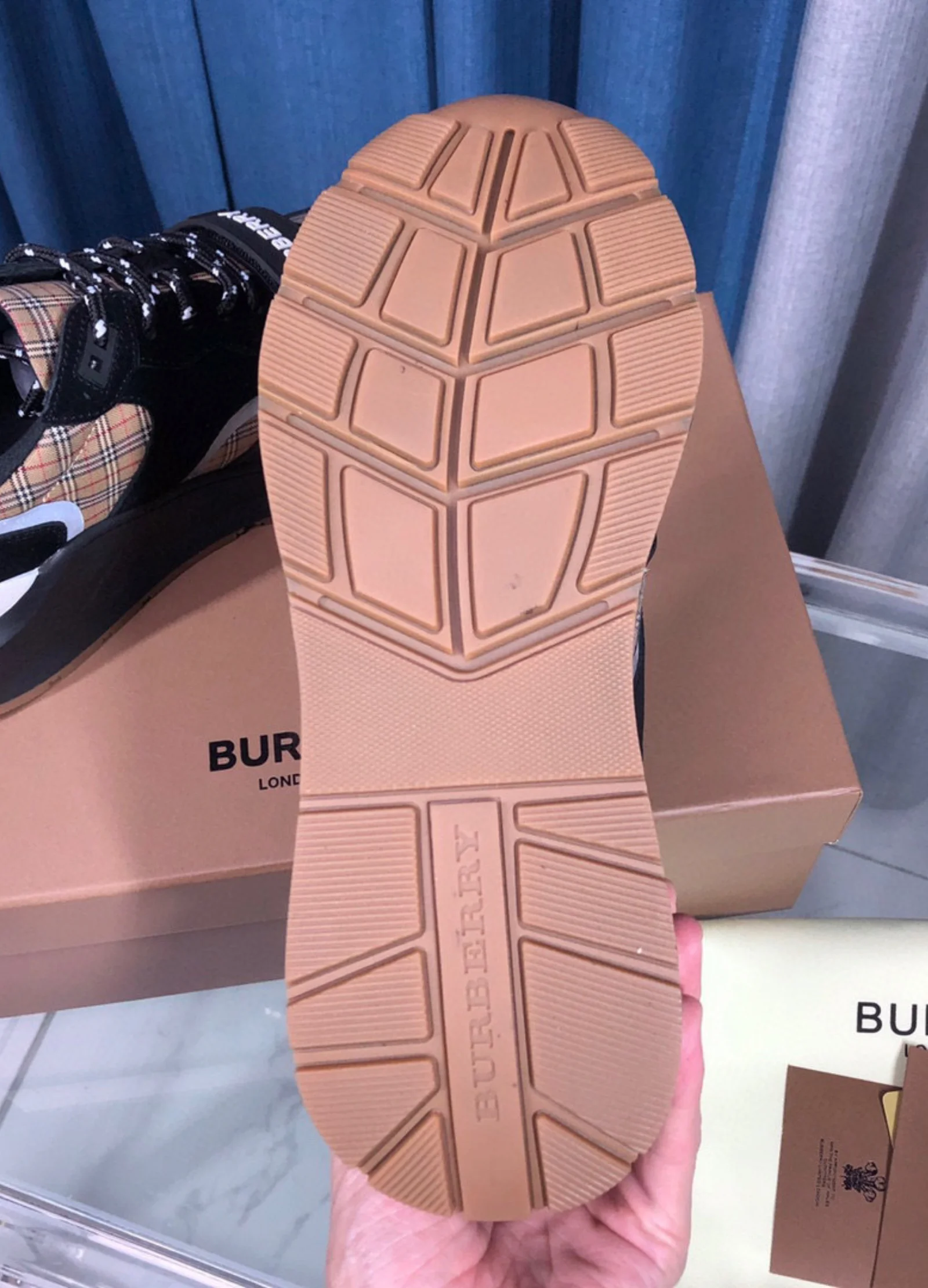 BURBERRY Sneakers Pink / Black foto 4