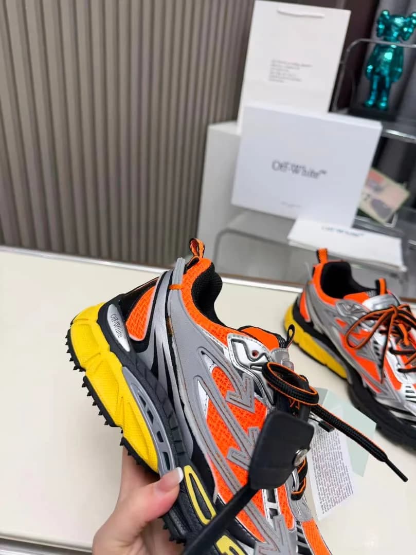 Off-White Sneakers foto 4