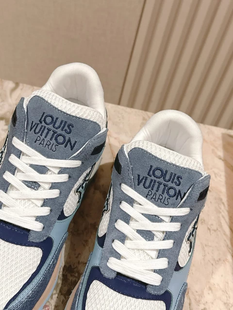 Louis Vuitton Run Away foto 9