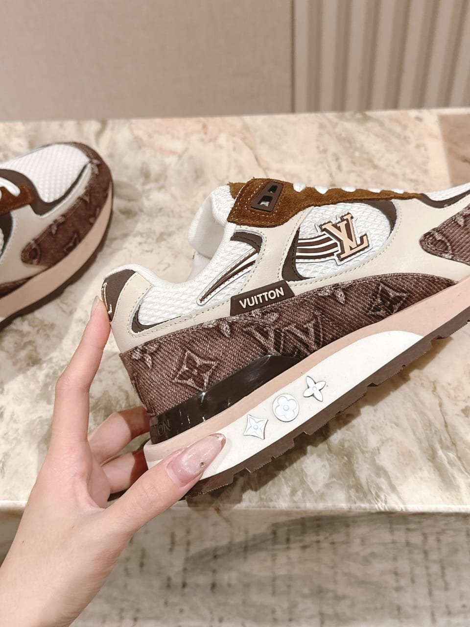 Louis Vuitton Run Away foto 5