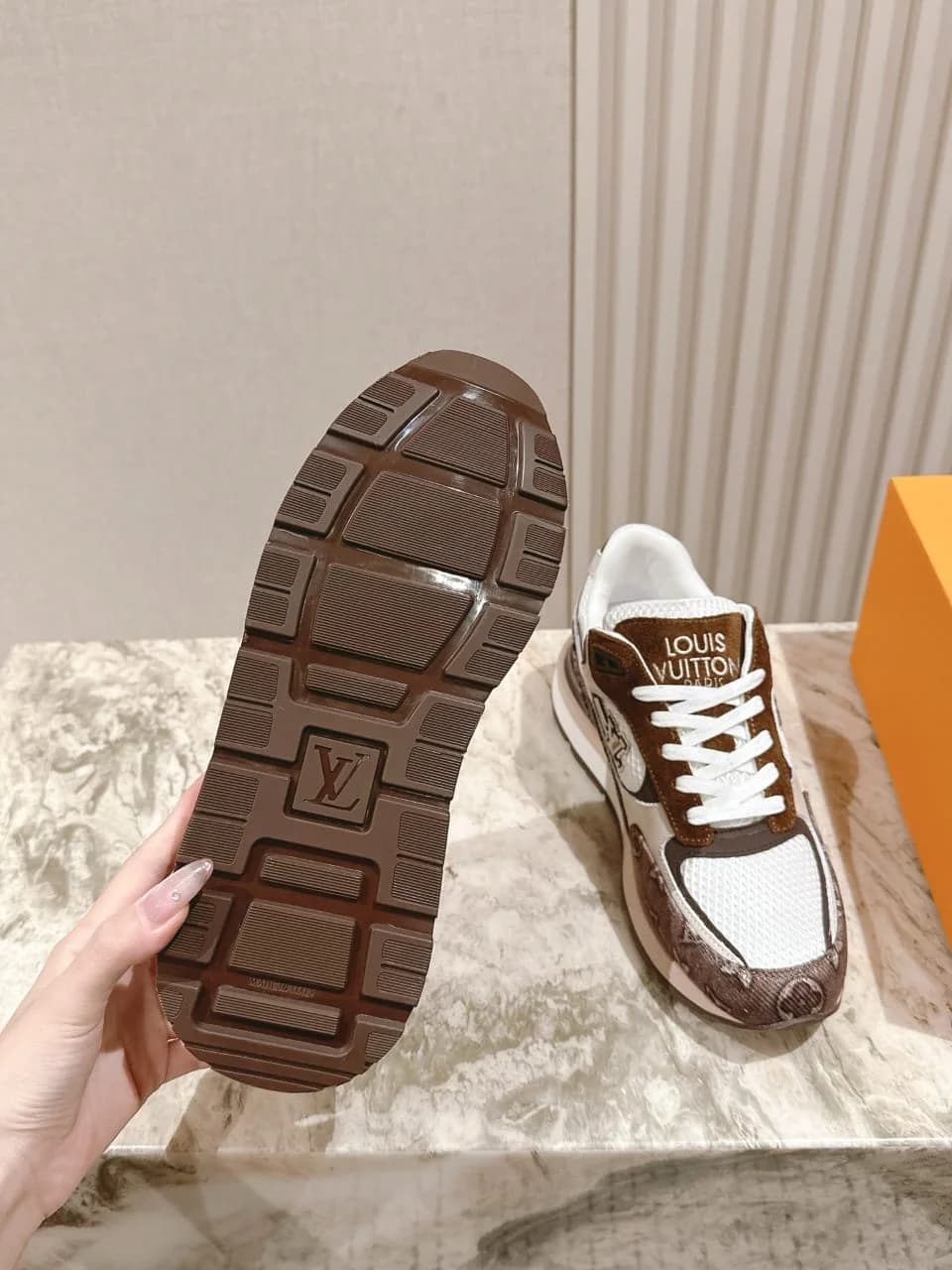 Louis Vuitton Run Away foto 4