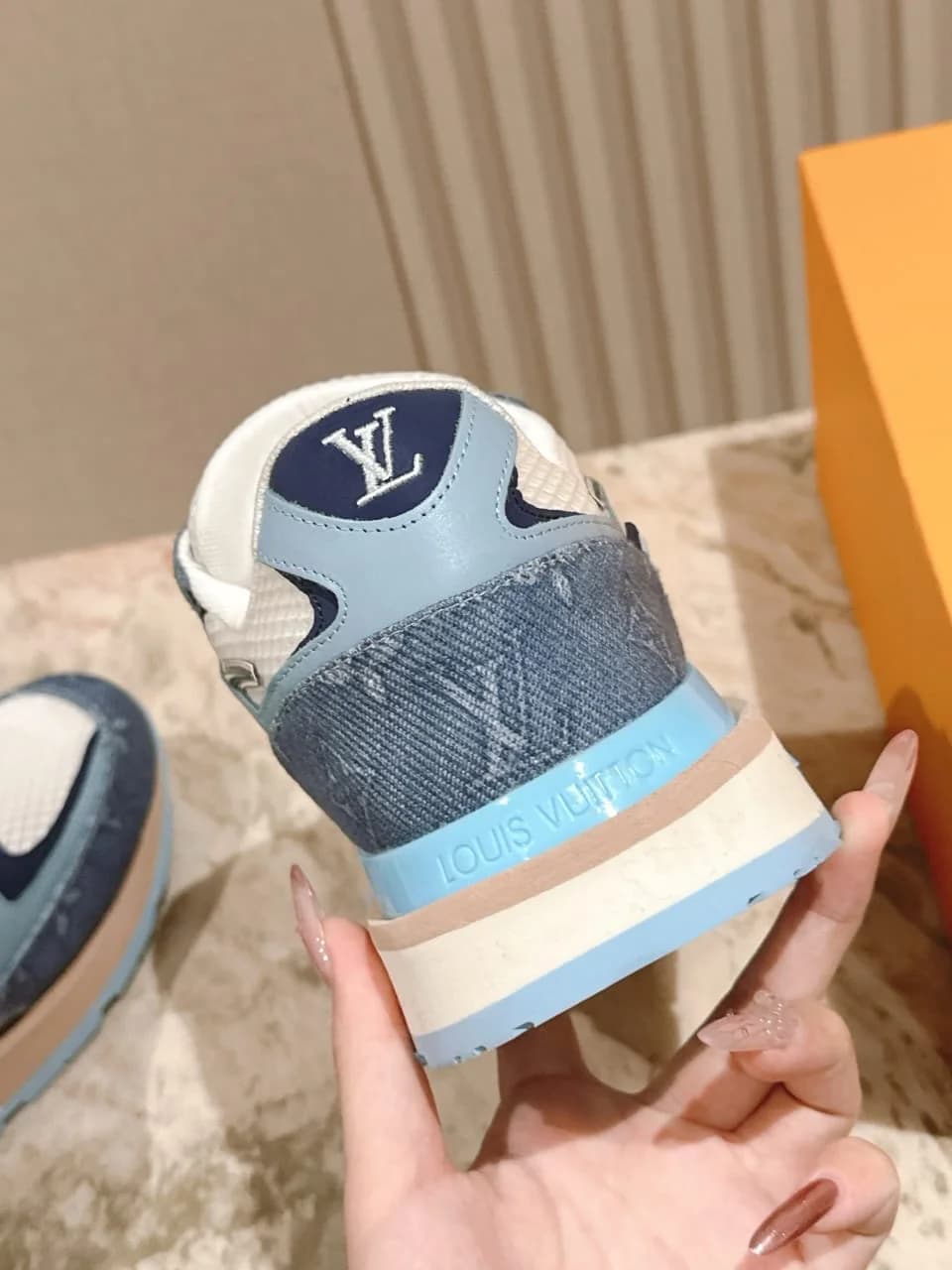 Louis Vuitton Run Away foto 8