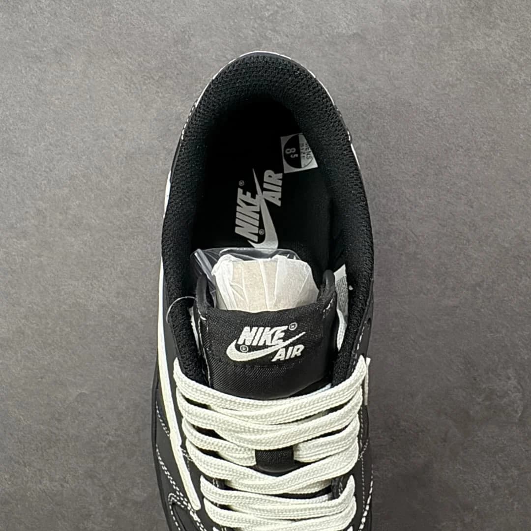 Travis Scott Air foto 8