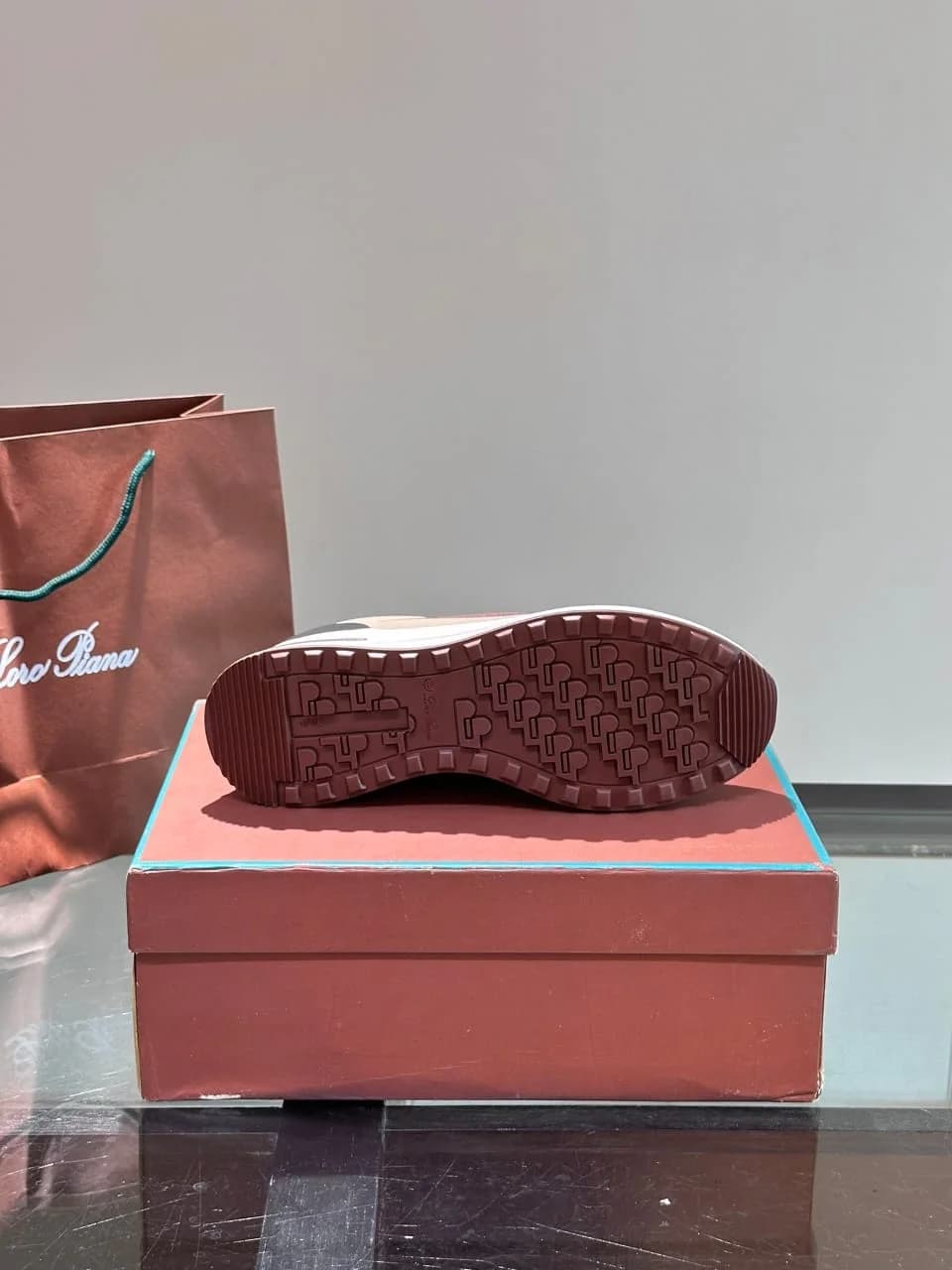 Louis Vuitton Tilted foto 3