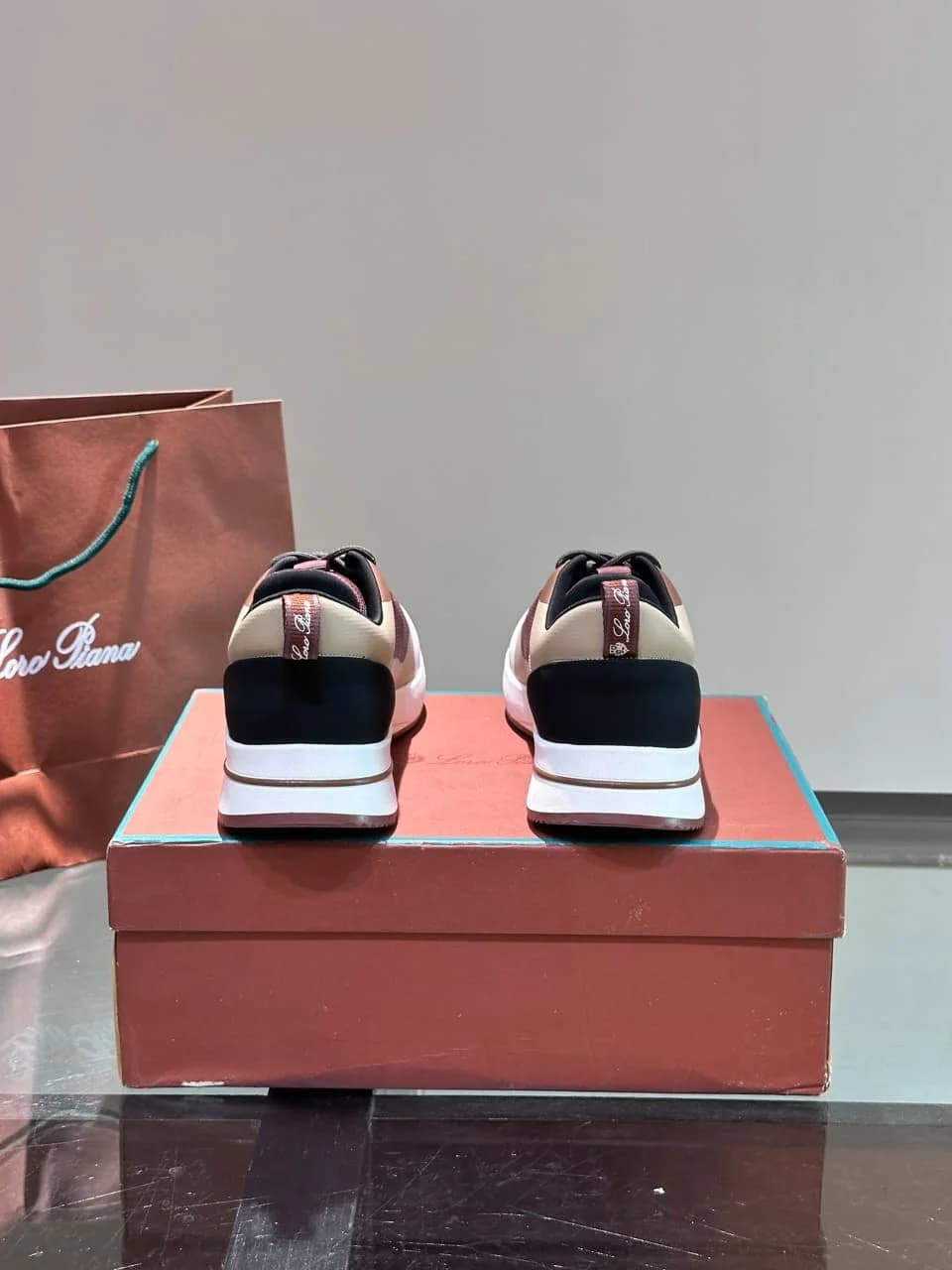 Louis Vuitton Tilted foto 4
