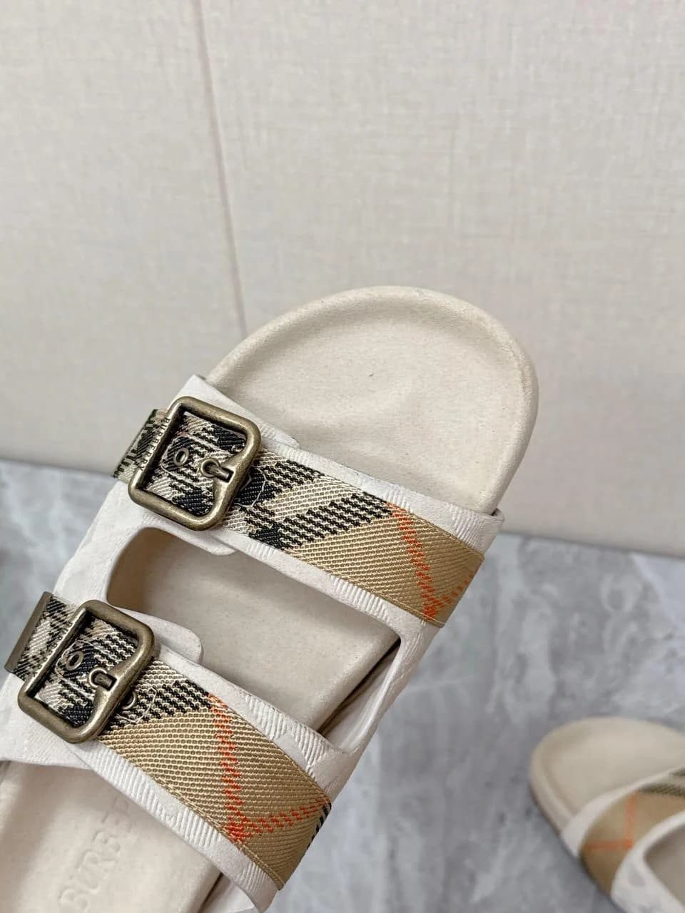 Burberry Slippers foto 6