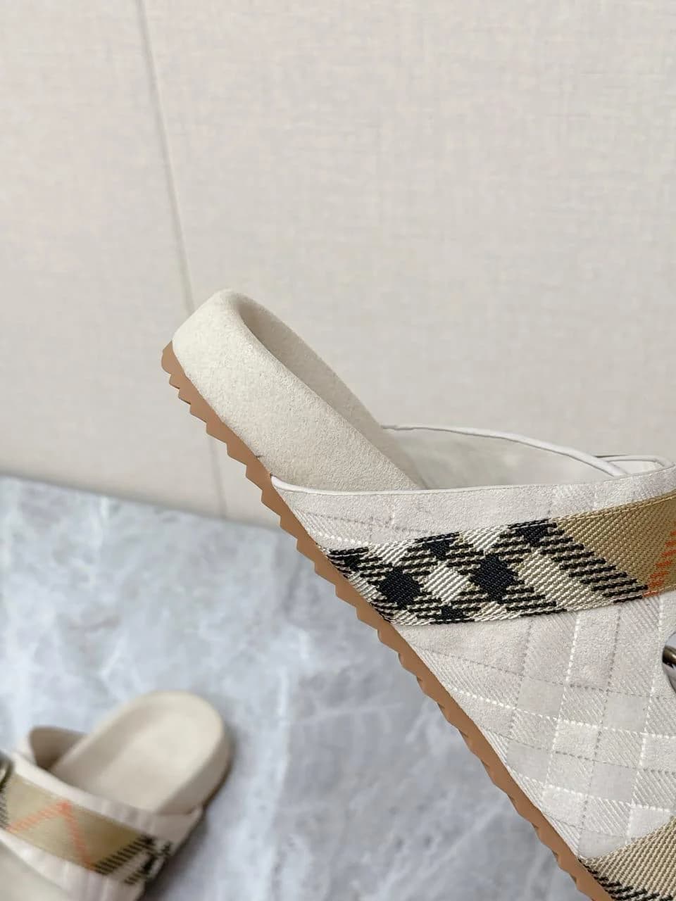 Burberry Slippers foto 8