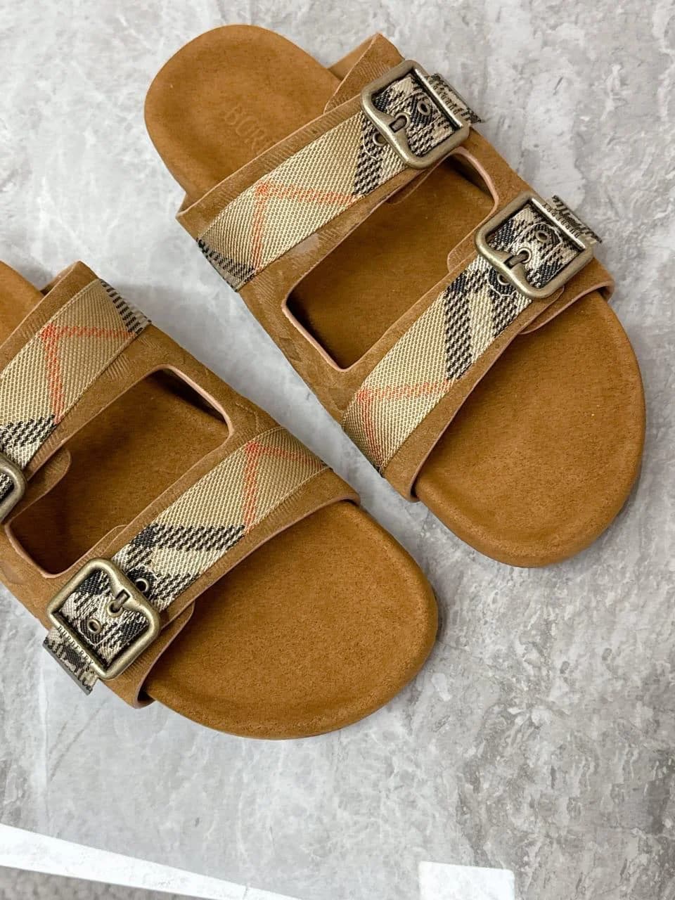 Burberry Slippers foto 7