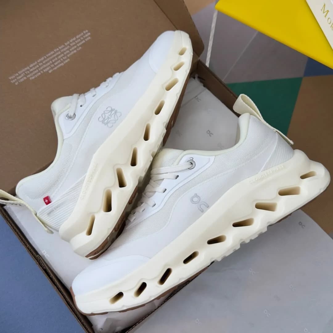 On Cloud x Loewe Sneakers foto 6