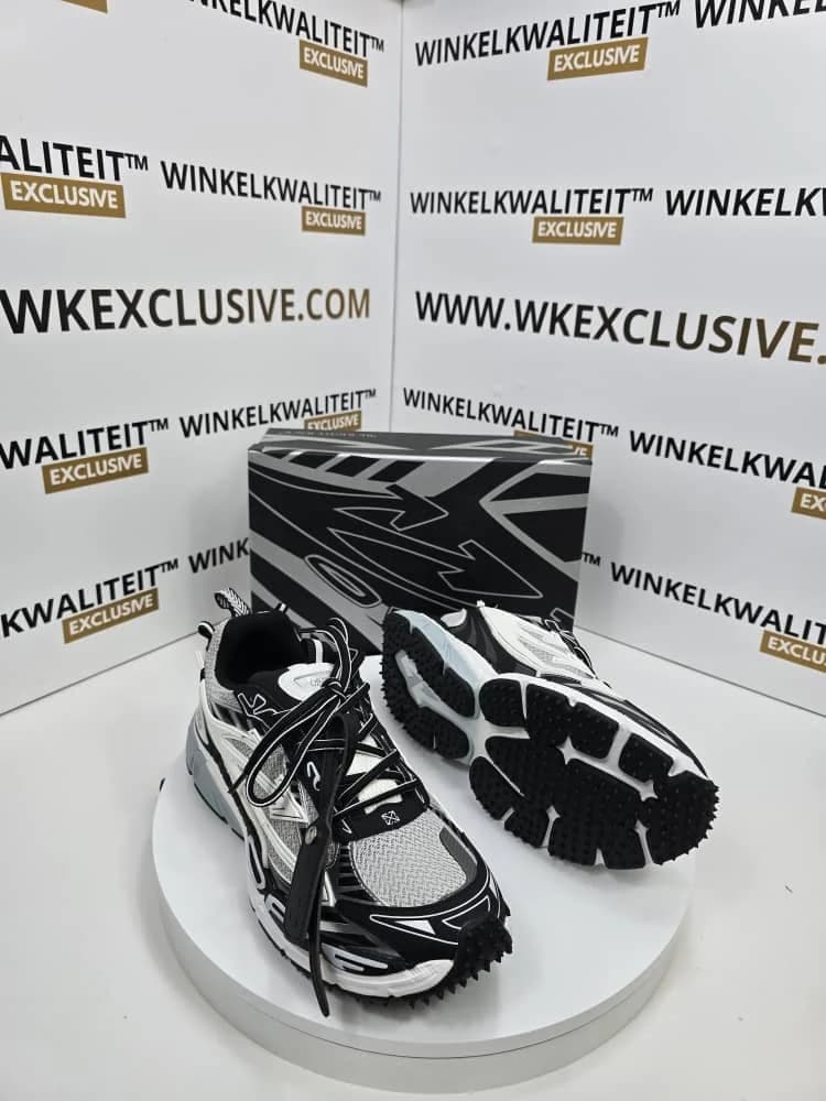 Off-White Sneakers foto 3