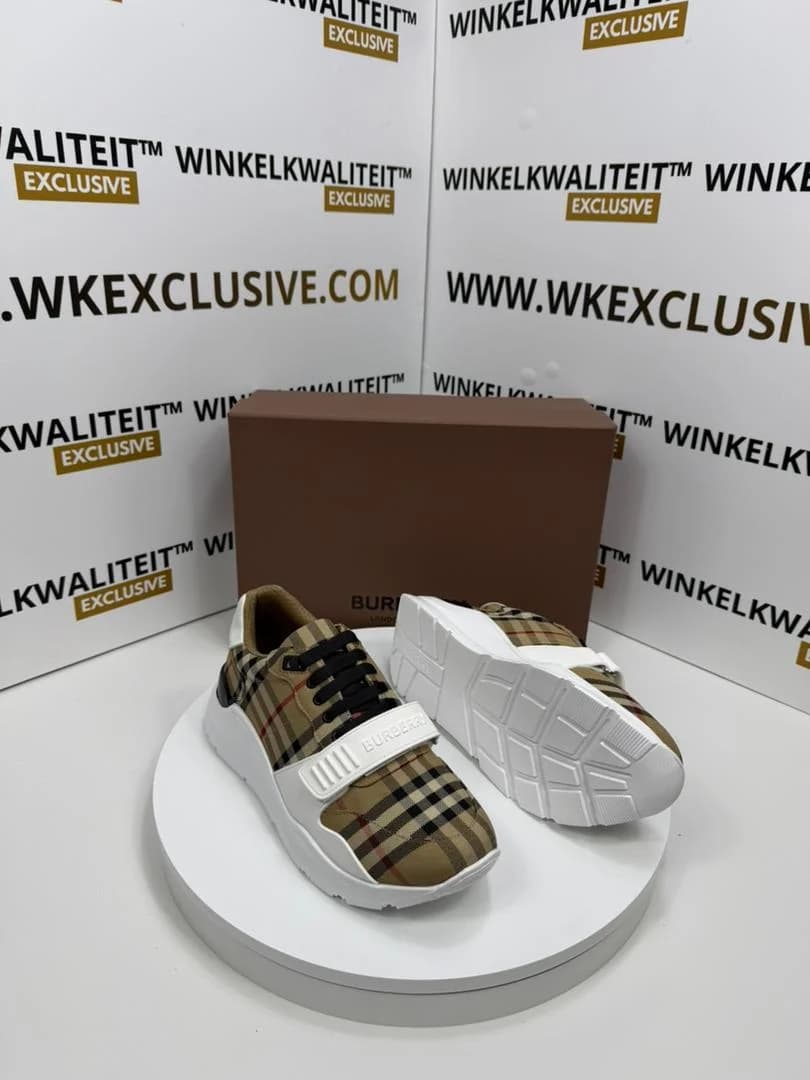 BURBERRY Sneakers White Pattern foto 3