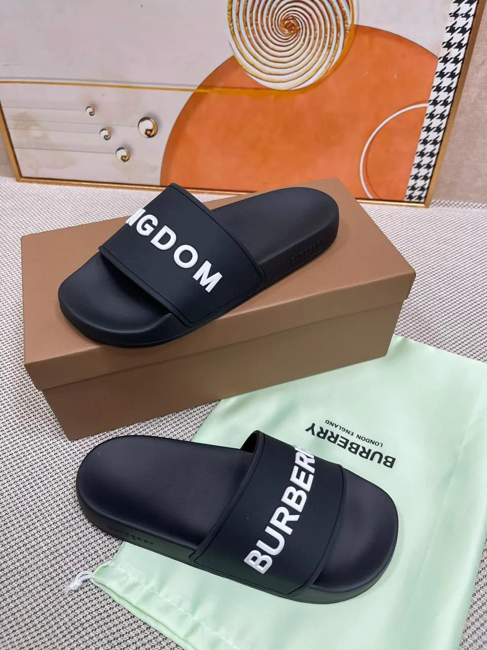 Burberry Slippers foto 4