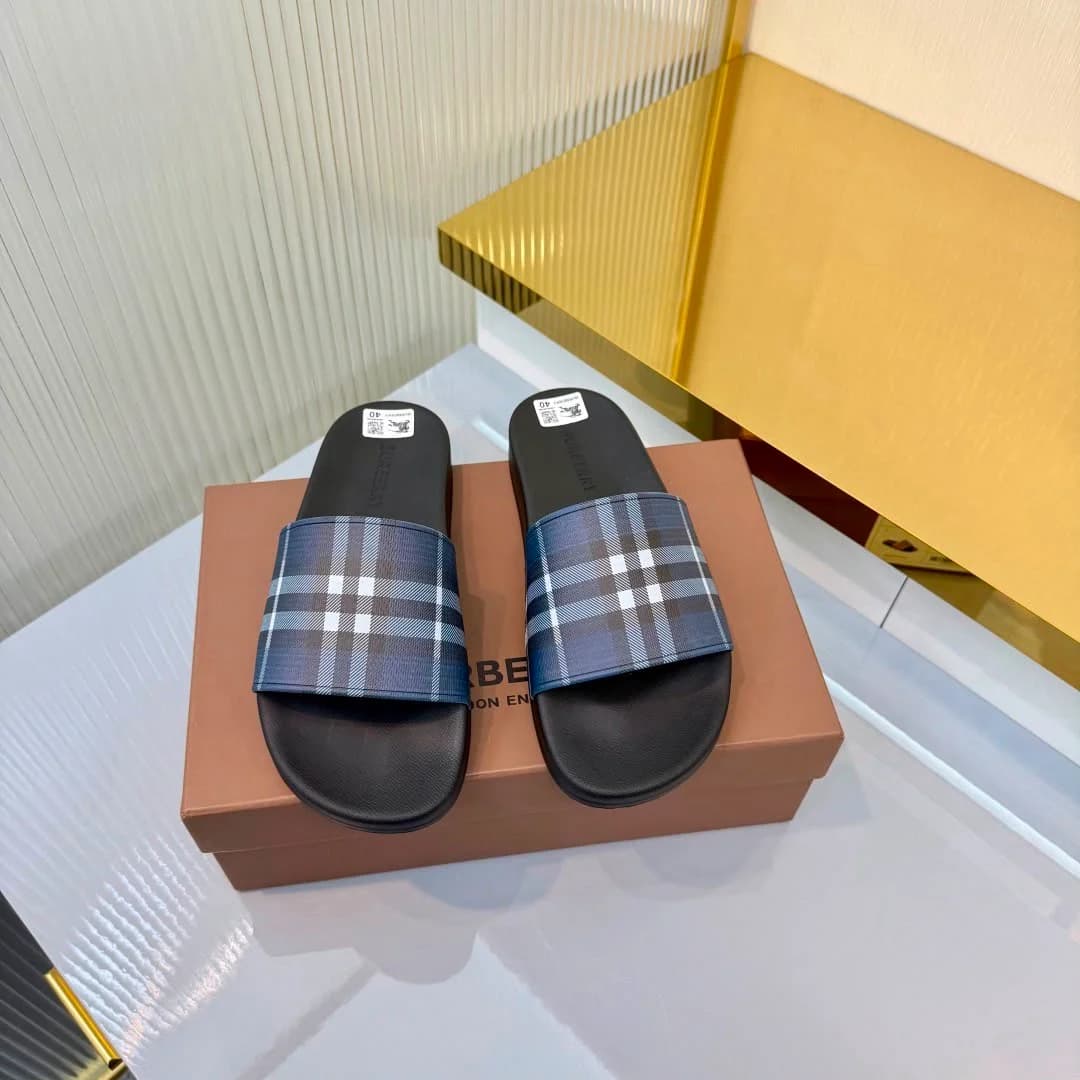 Burberry Slippers foto 4