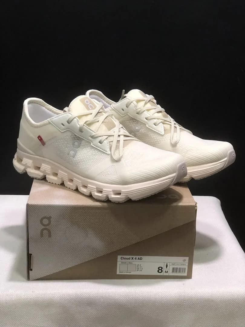 On Cloud Sneakers foto 4